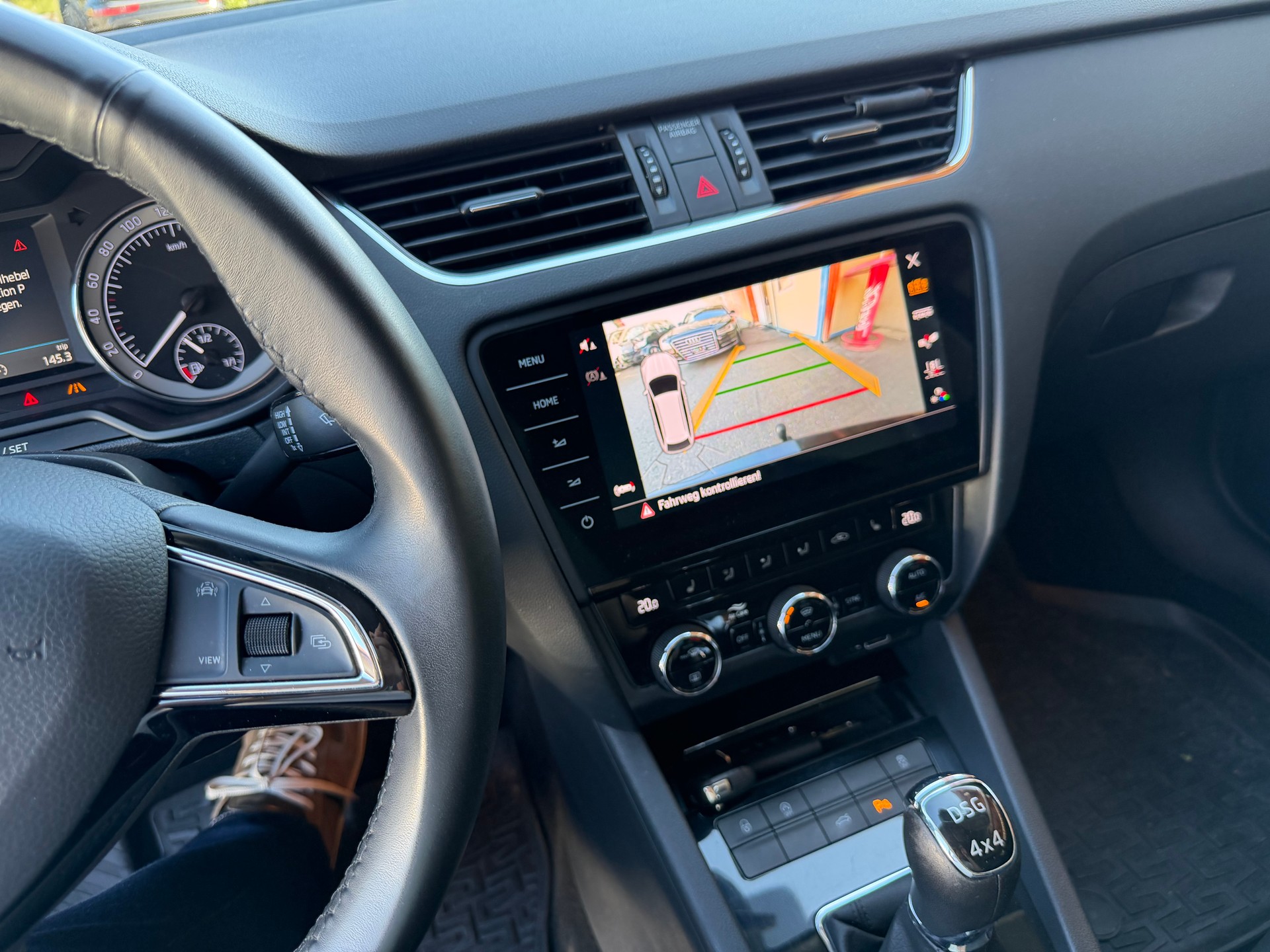 SKODA Octavia Combi 2.0 TSI Scout 4x4 DSG-image-13