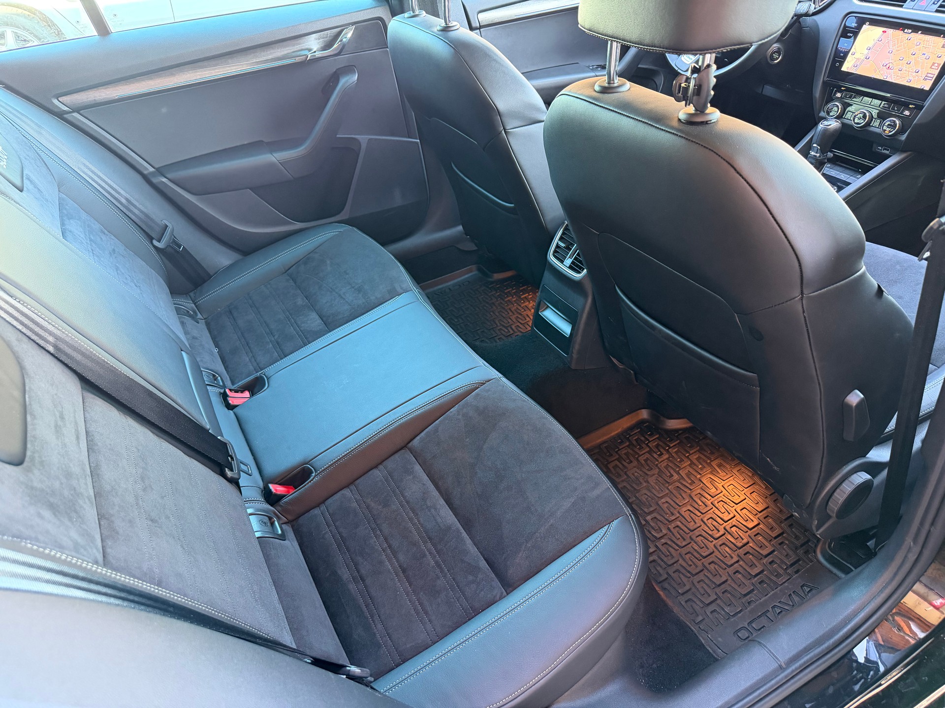SKODA Octavia Combi 2.0 TSI Scout 4x4 DSG-image-4