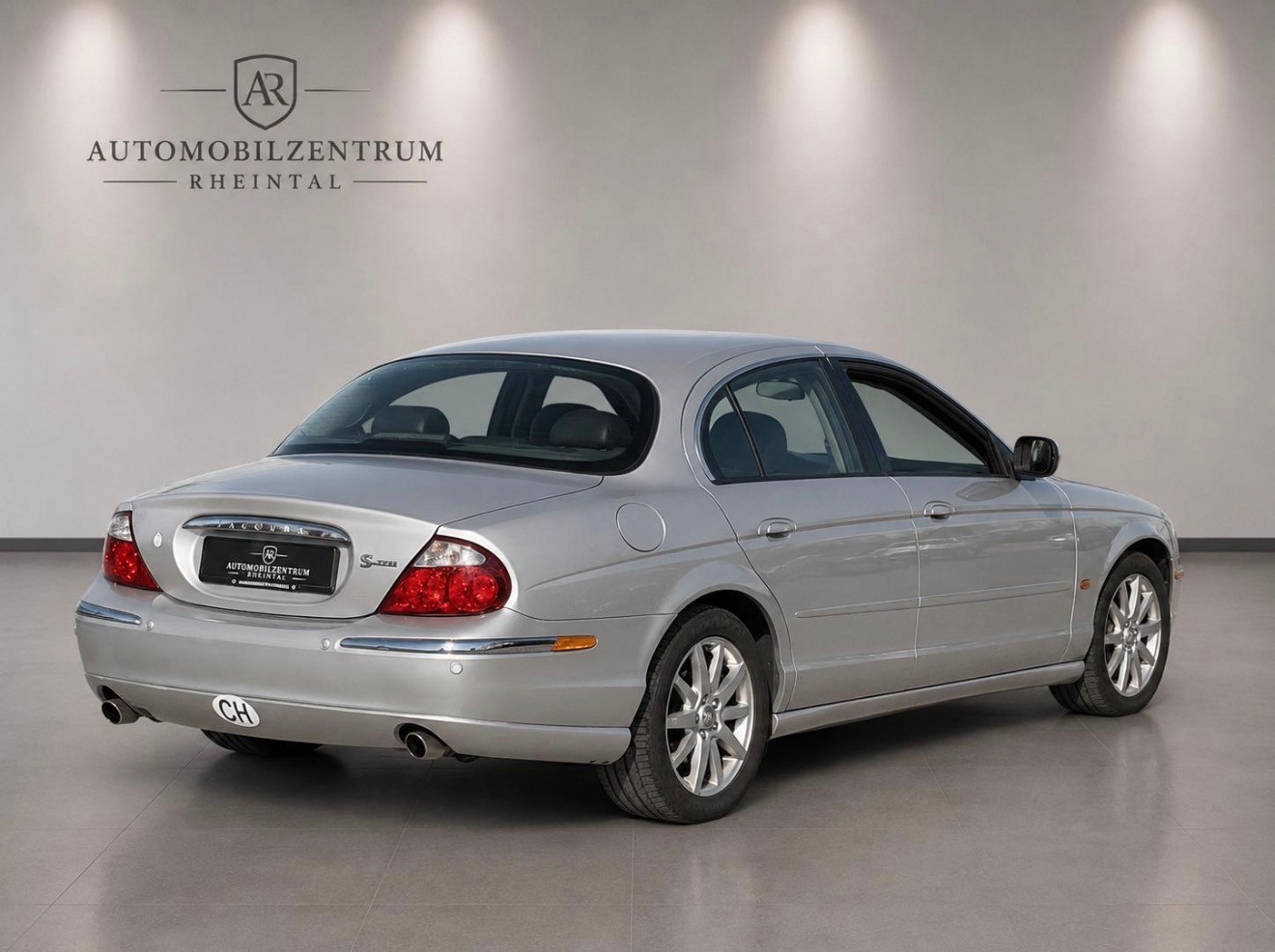 JAGUAR S-Type 4.2 V8 Executive-image-4