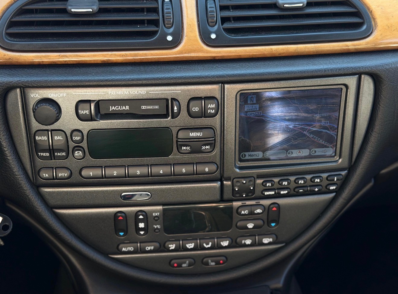 JAGUAR S-Type 4.2 V8 Executive-image-14
