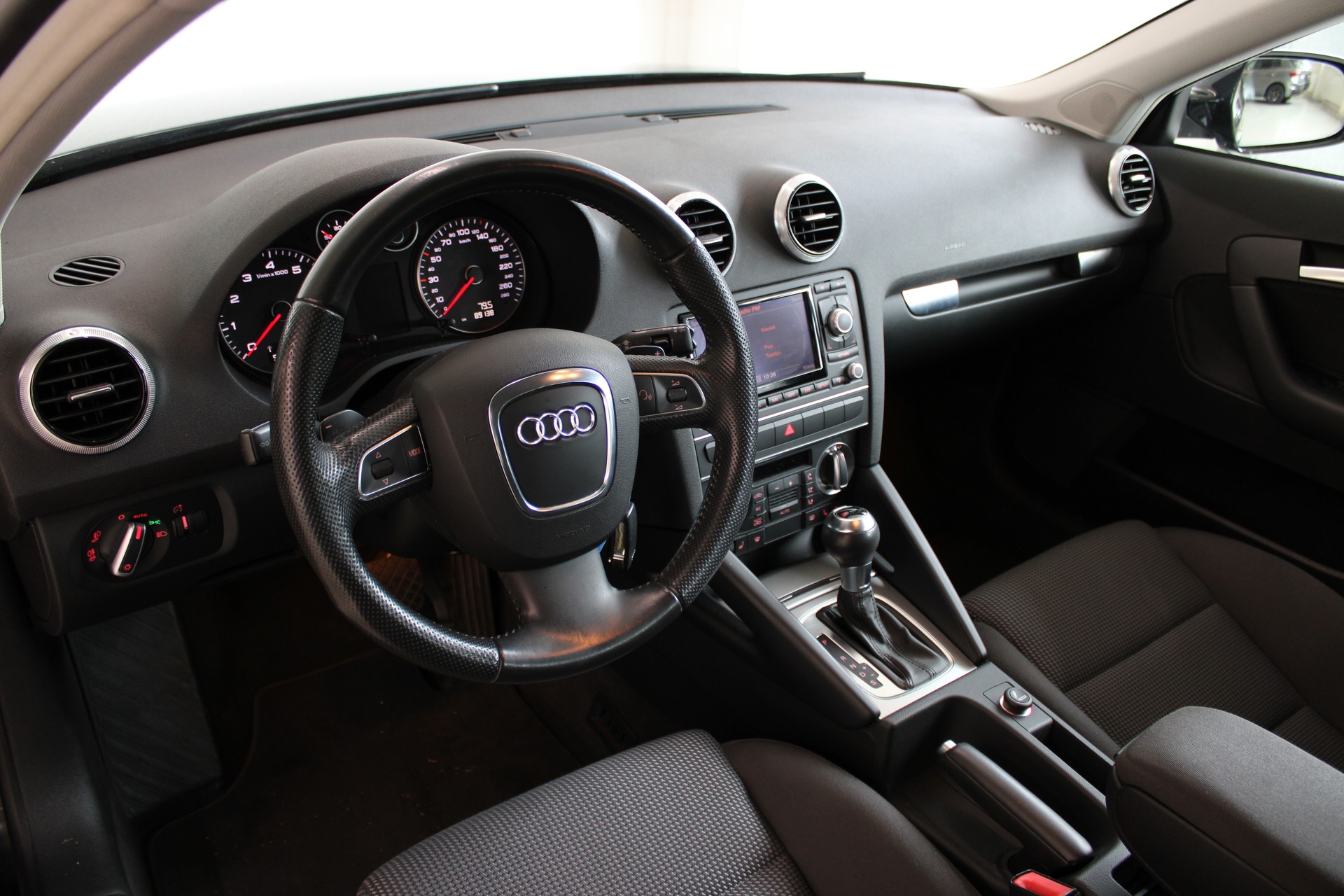 AUDI A3 Sportback 1.4 TFSI Ambition S-tronic-image-11
