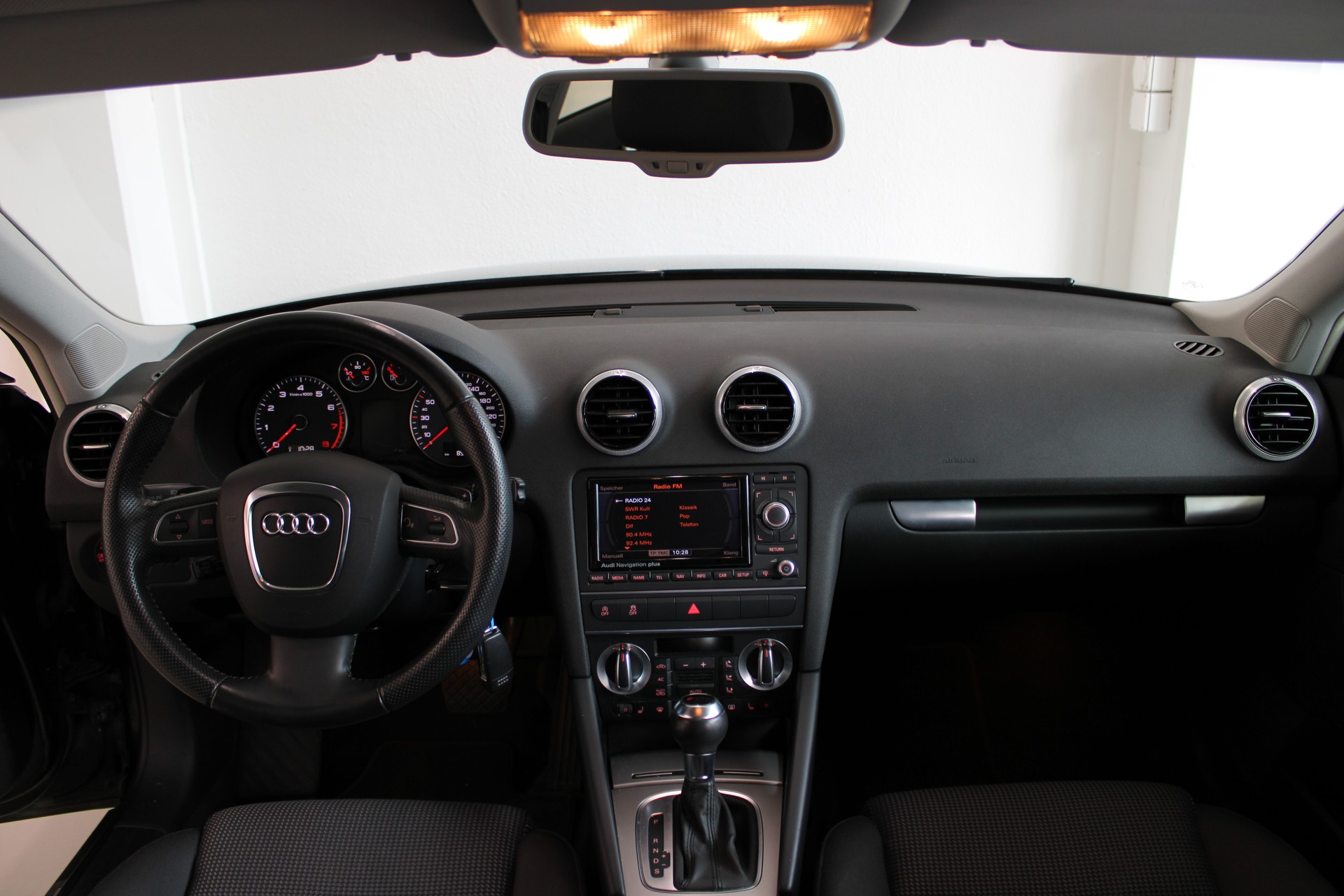AUDI A3 Sportback 1.4 TFSI Ambition S-tronic-image-12