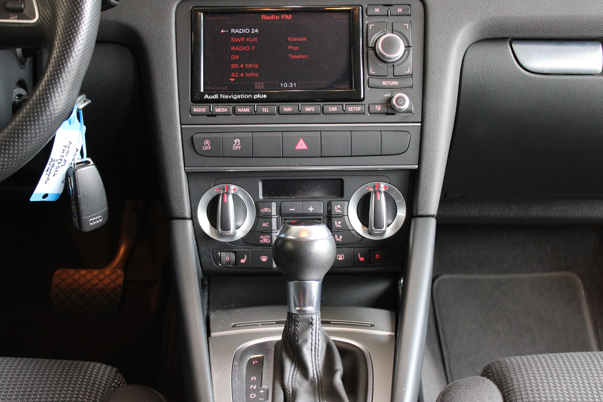 AUDI A3 Sportback 1.4 TFSI Ambition S-tronic-image-13