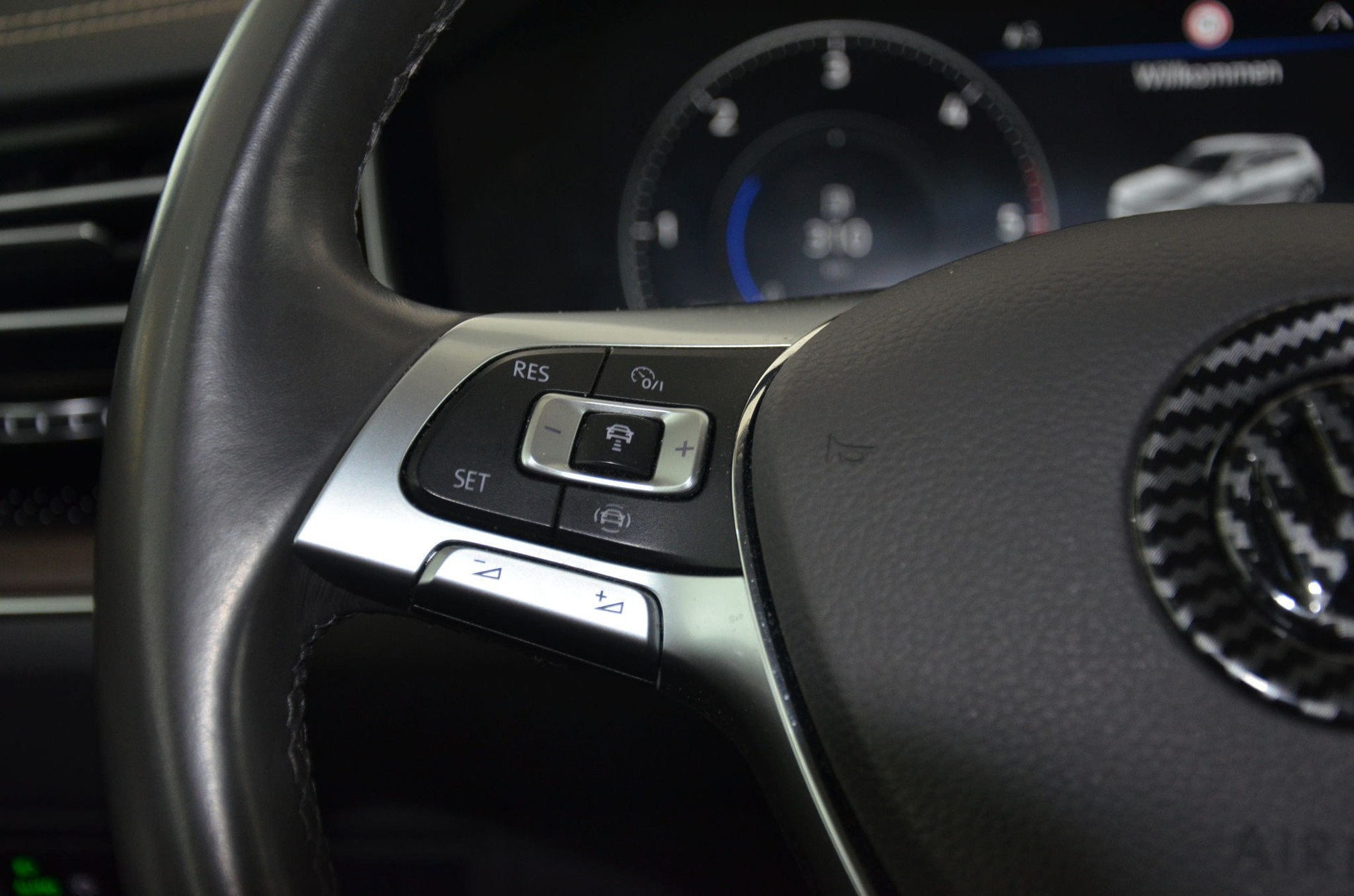 VW Touareg 3.0 TDI Atmosphere Tiptronic-image-18