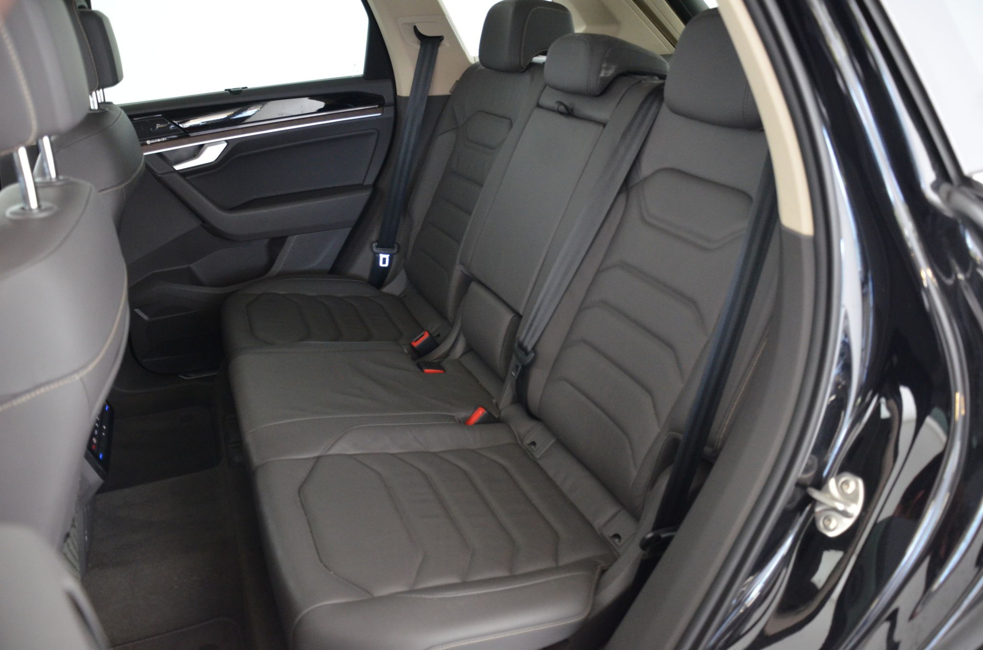 VW Touareg 3.0 TDI Atmosphere Tiptronic-image-12