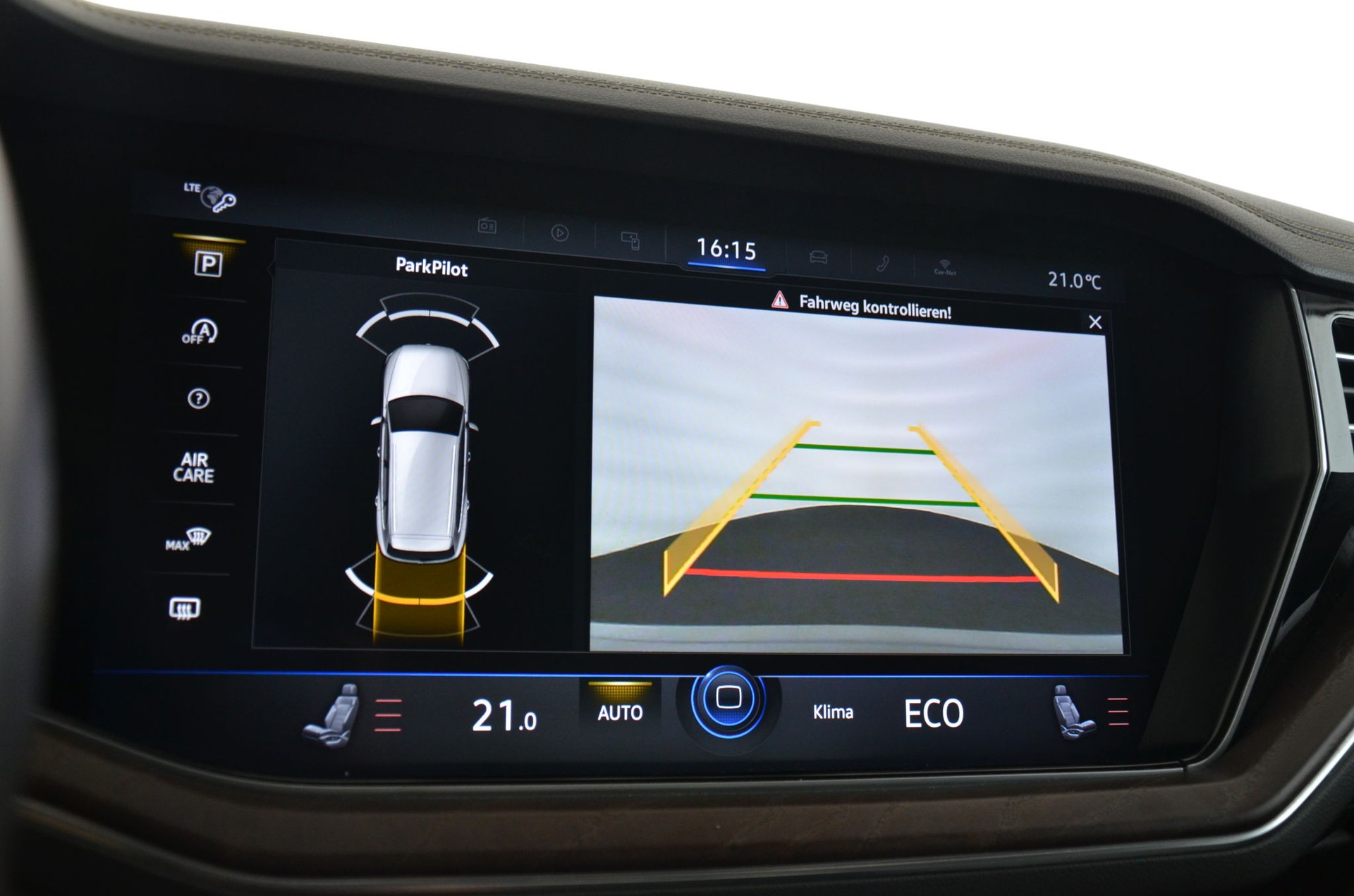 VW Touareg 3.0 TDI Atmosphere Tiptronic-image-14
