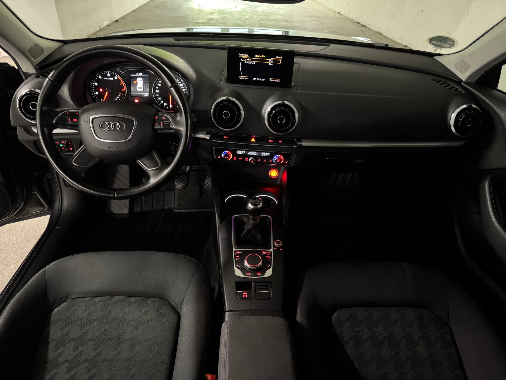 AUDI A3 1.4 TFSI Attraction 2-Hand-image-12