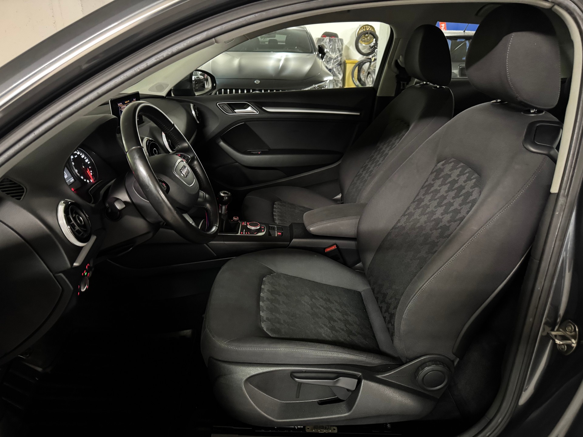 AUDI A3 1.4 TFSI Attraction 2-Hand-image-9
