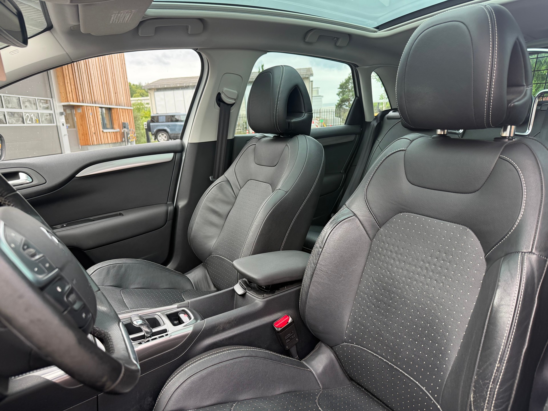 CITROEN C4 Berline 1.6 VTi Exclusive-image-8