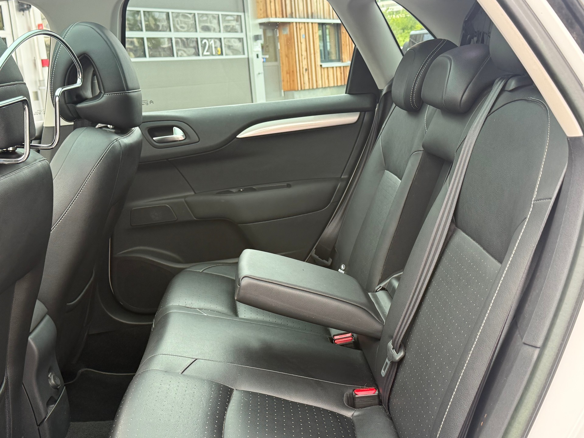 CITROEN C4 Berline 1.6 VTi Exclusive-image-9