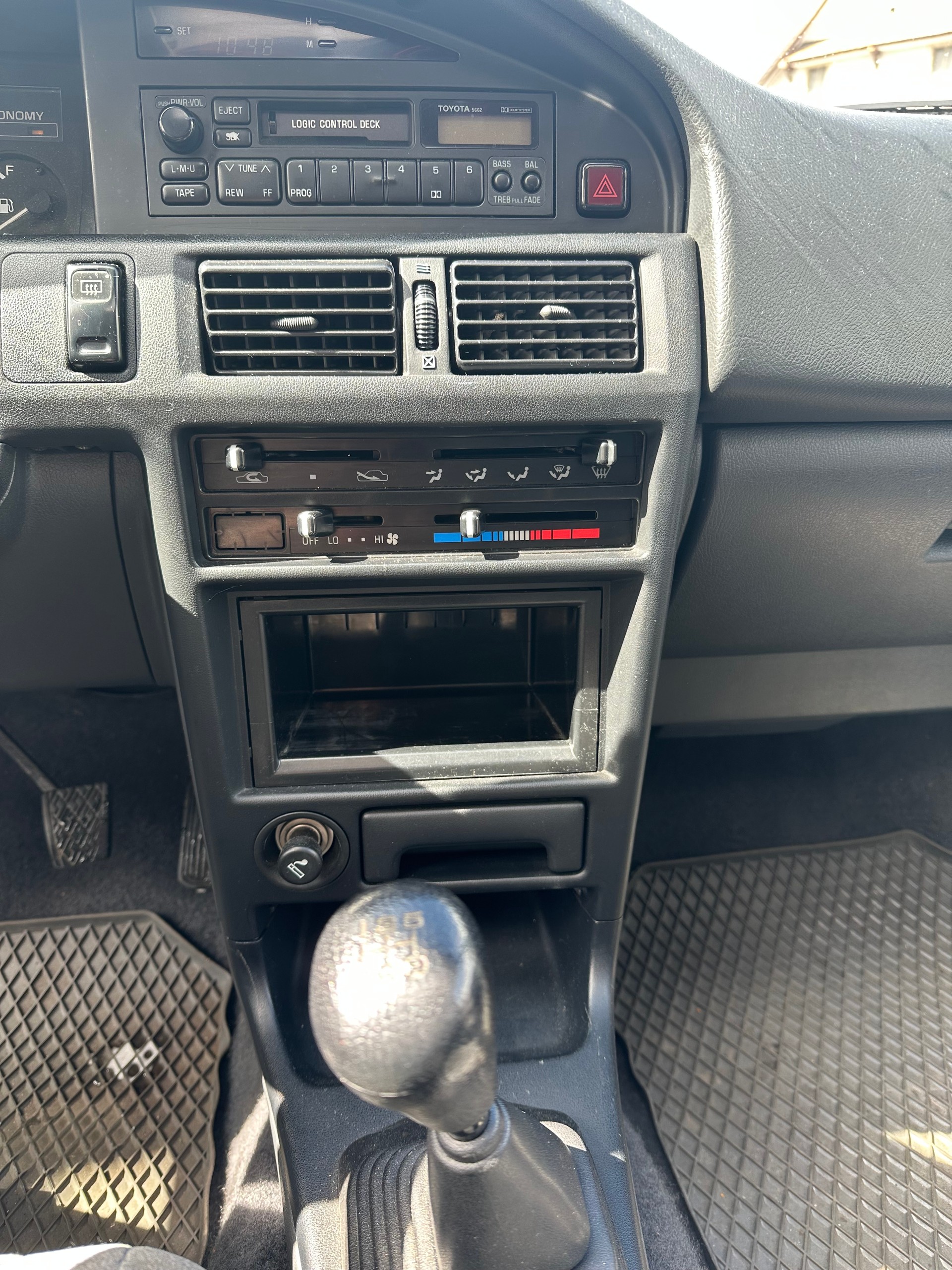 TOYOTA Corolla 1.6 GLi Liftback-image-12
