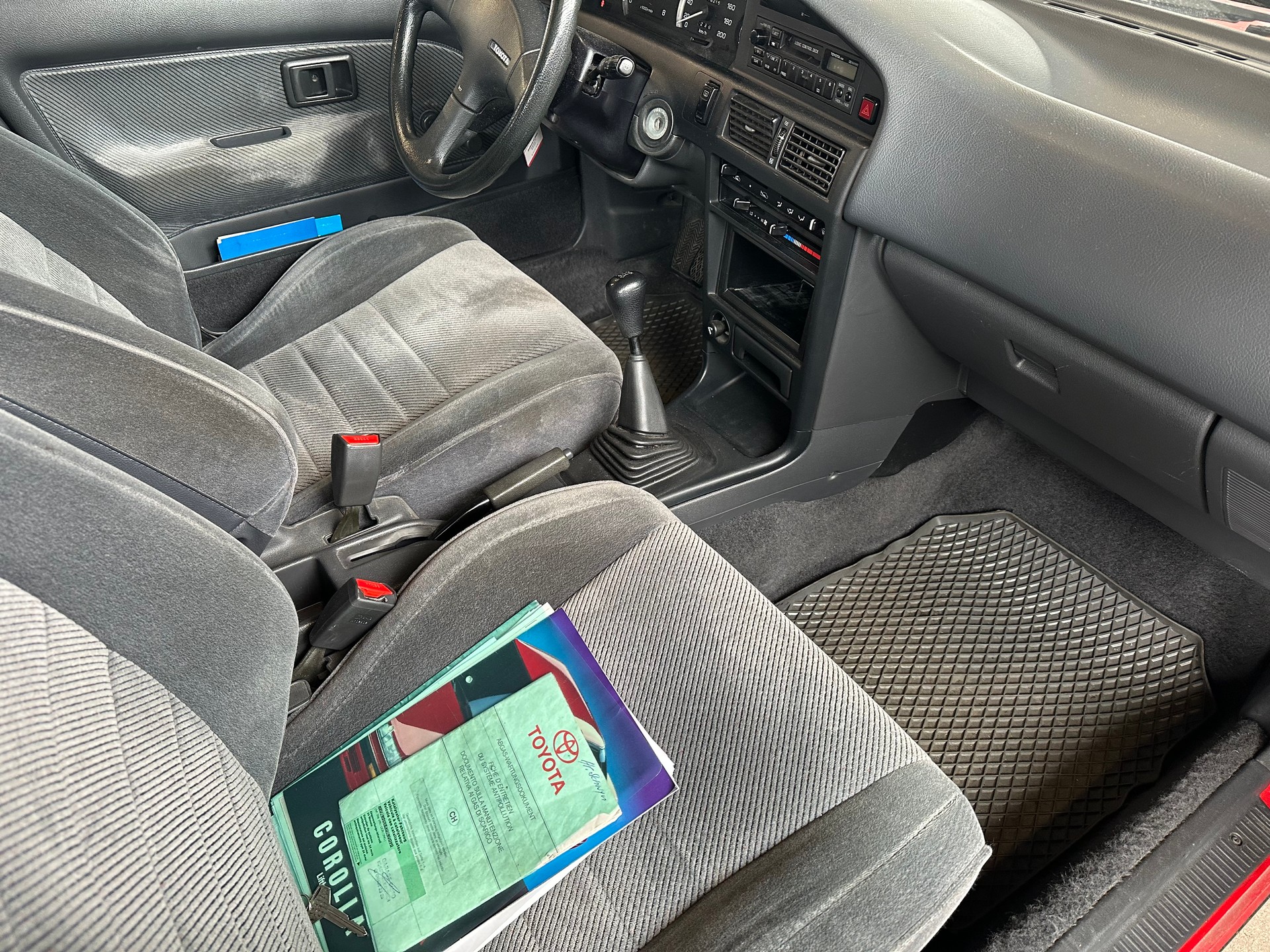 TOYOTA Corolla 1.6 GLi Liftback-image-13