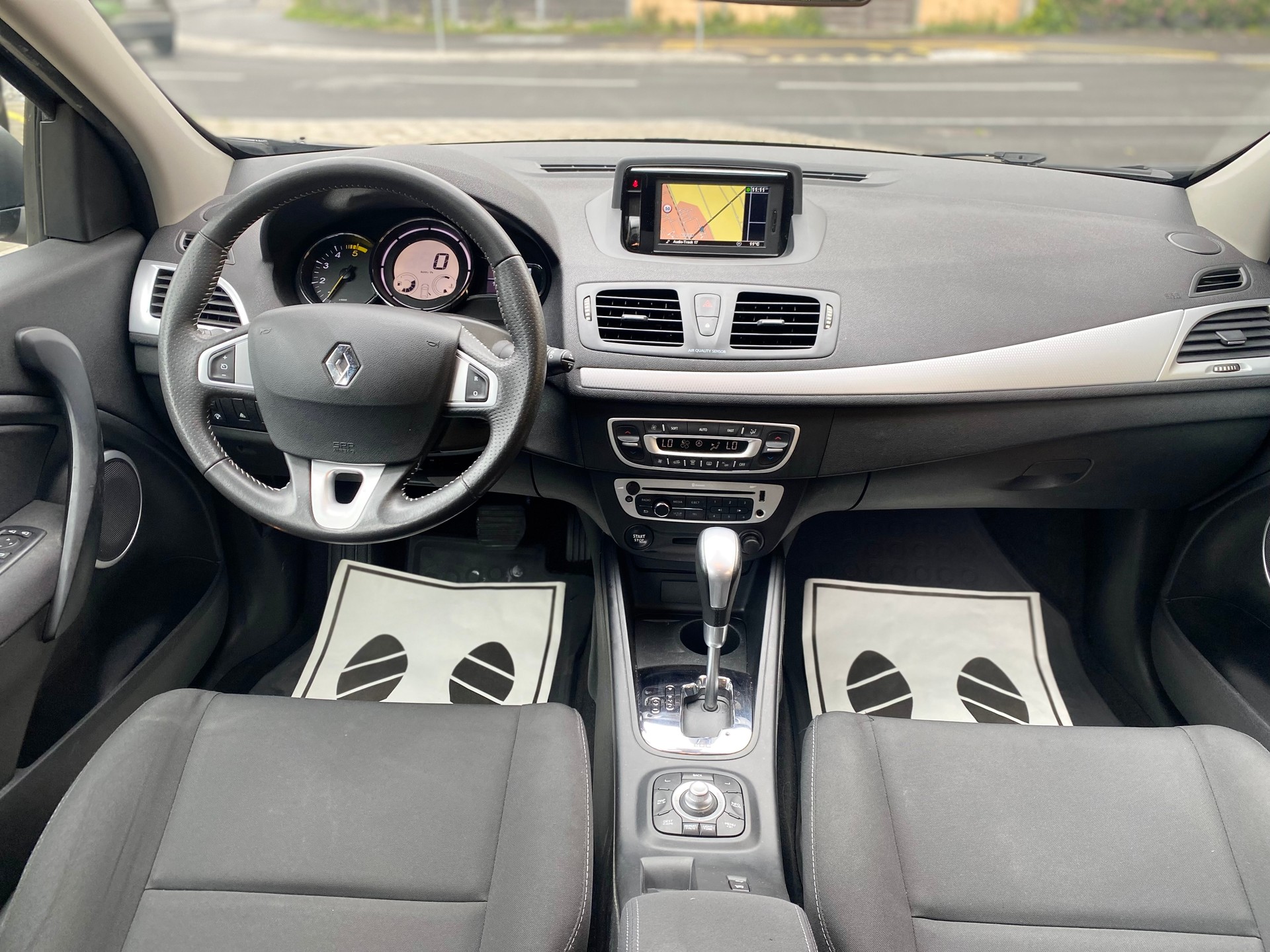 RENAULT Mégane Grandtour 1.5 dCi Dynamique EDC-image-10