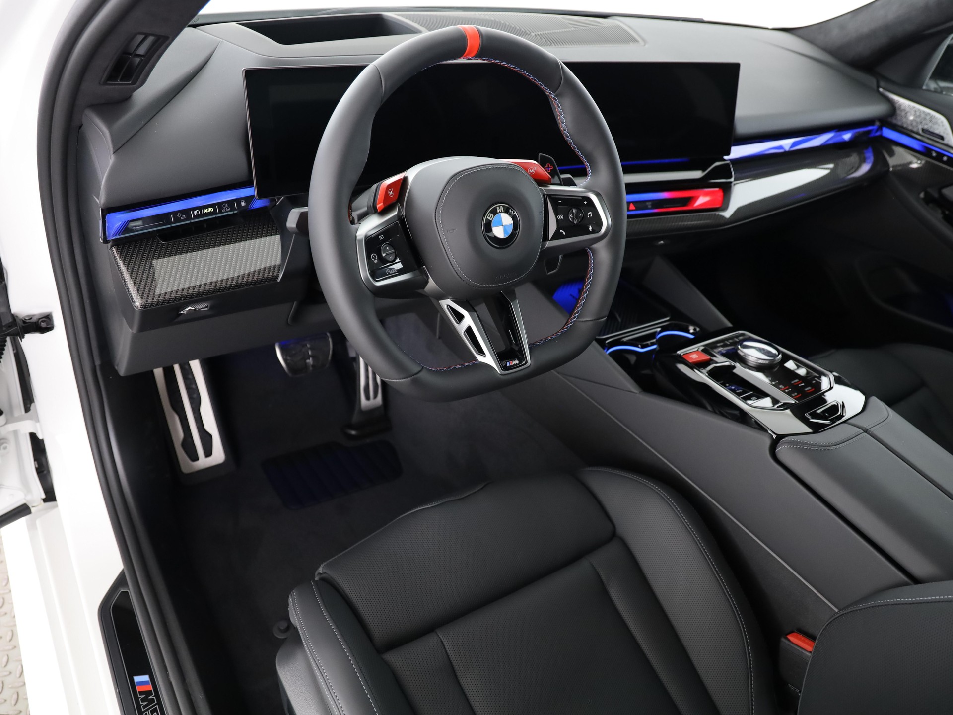 BMW M5 xDrive-image-8