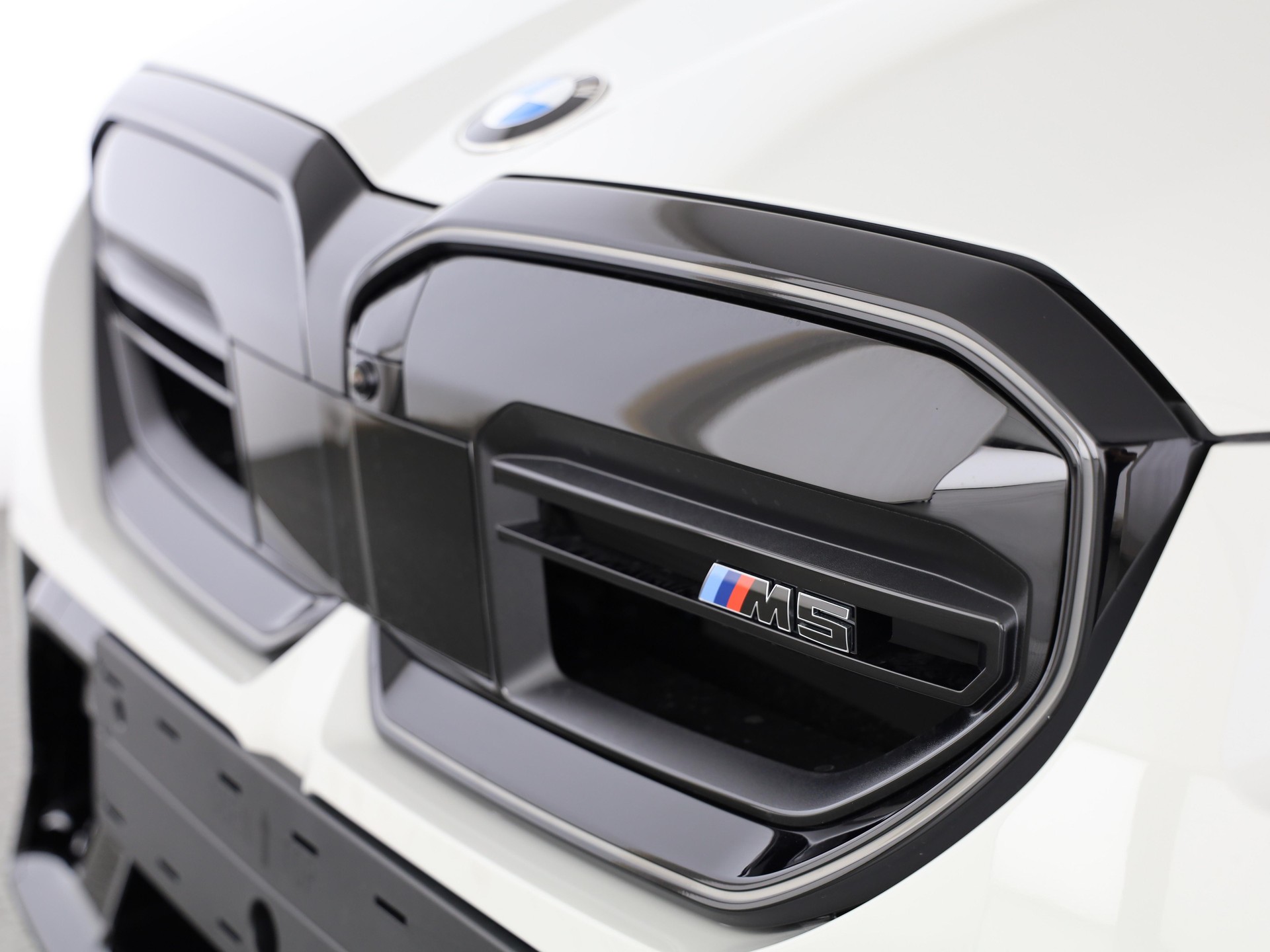 BMW M5 xDrive-image-6