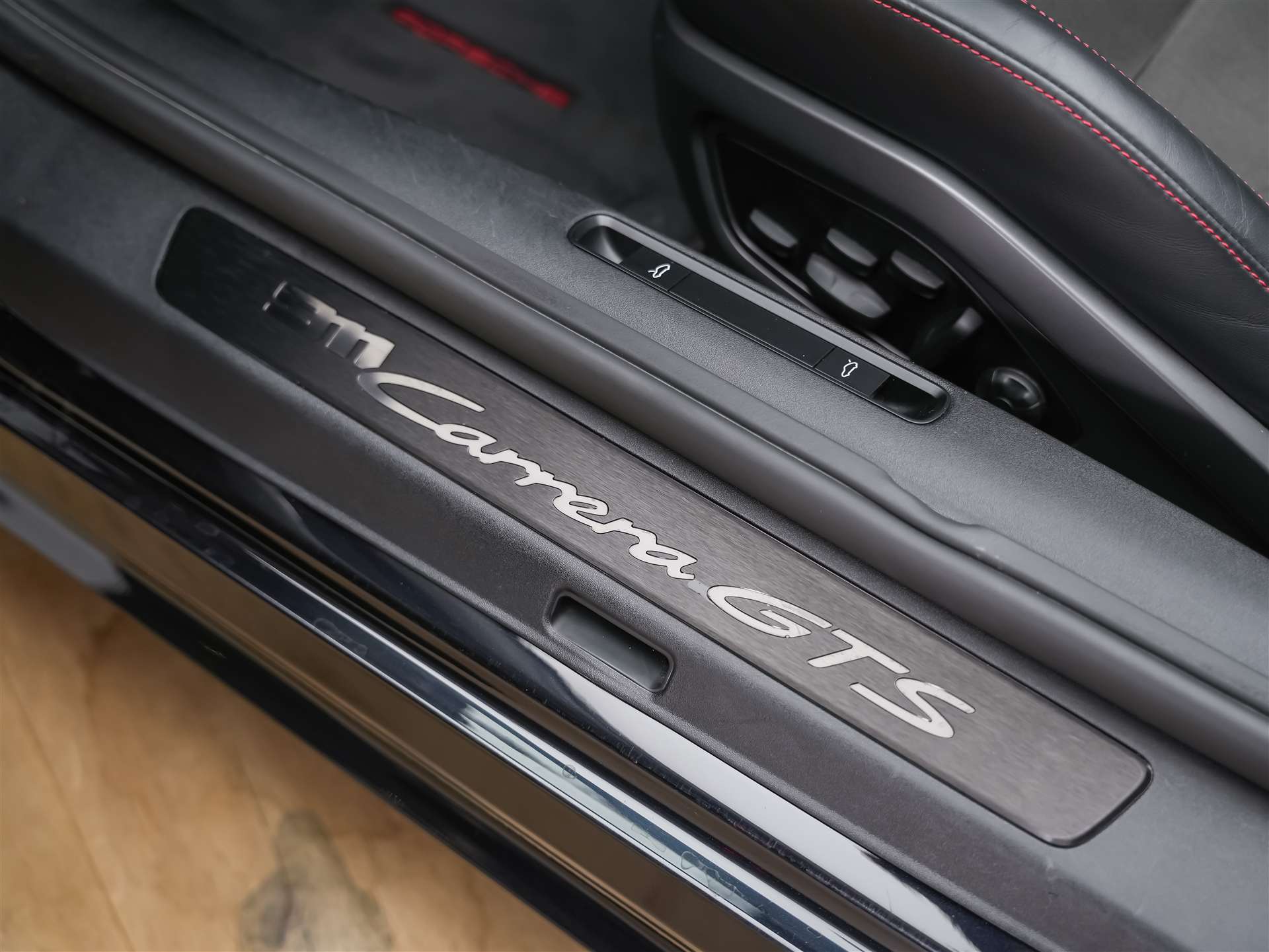 PORSCHE 911 Carrera GTS Cabriolet PDK-image-34