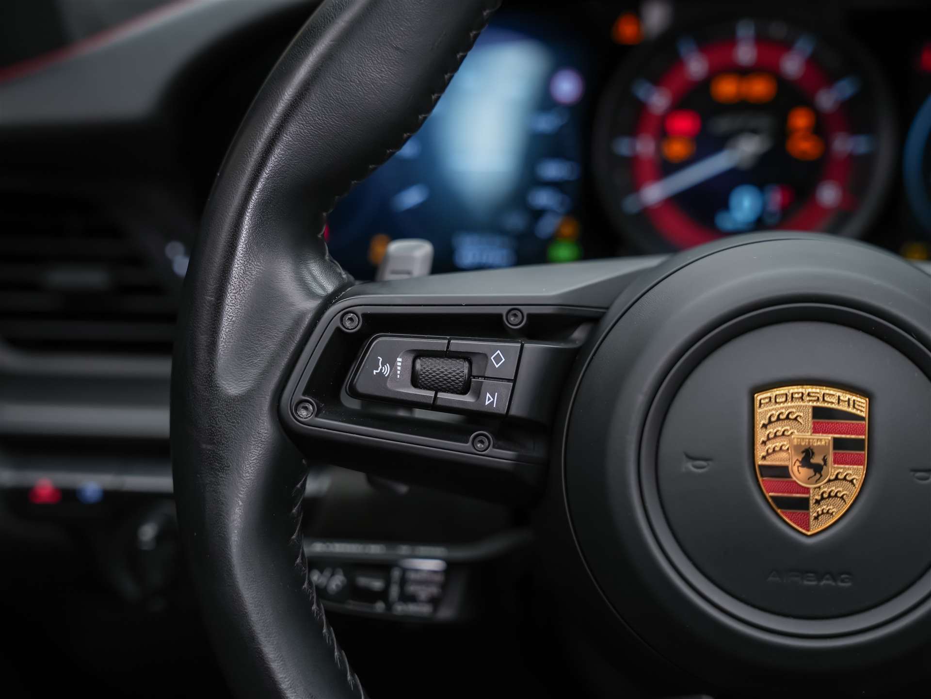 PORSCHE 911 Carrera GTS Cabriolet PDK-image-38