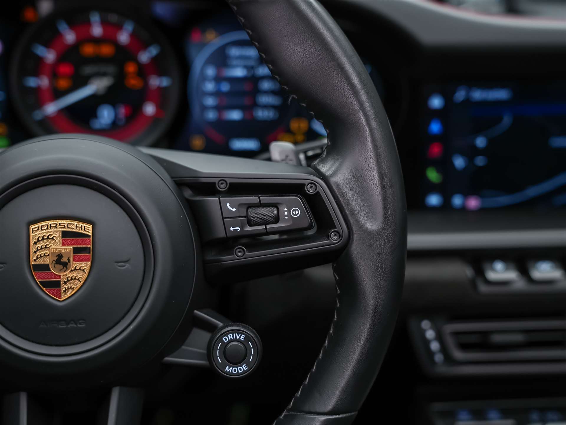 PORSCHE 911 Carrera GTS Cabriolet PDK *Vierradlenkung*Abstandsregler*360° Kamera*-image-39