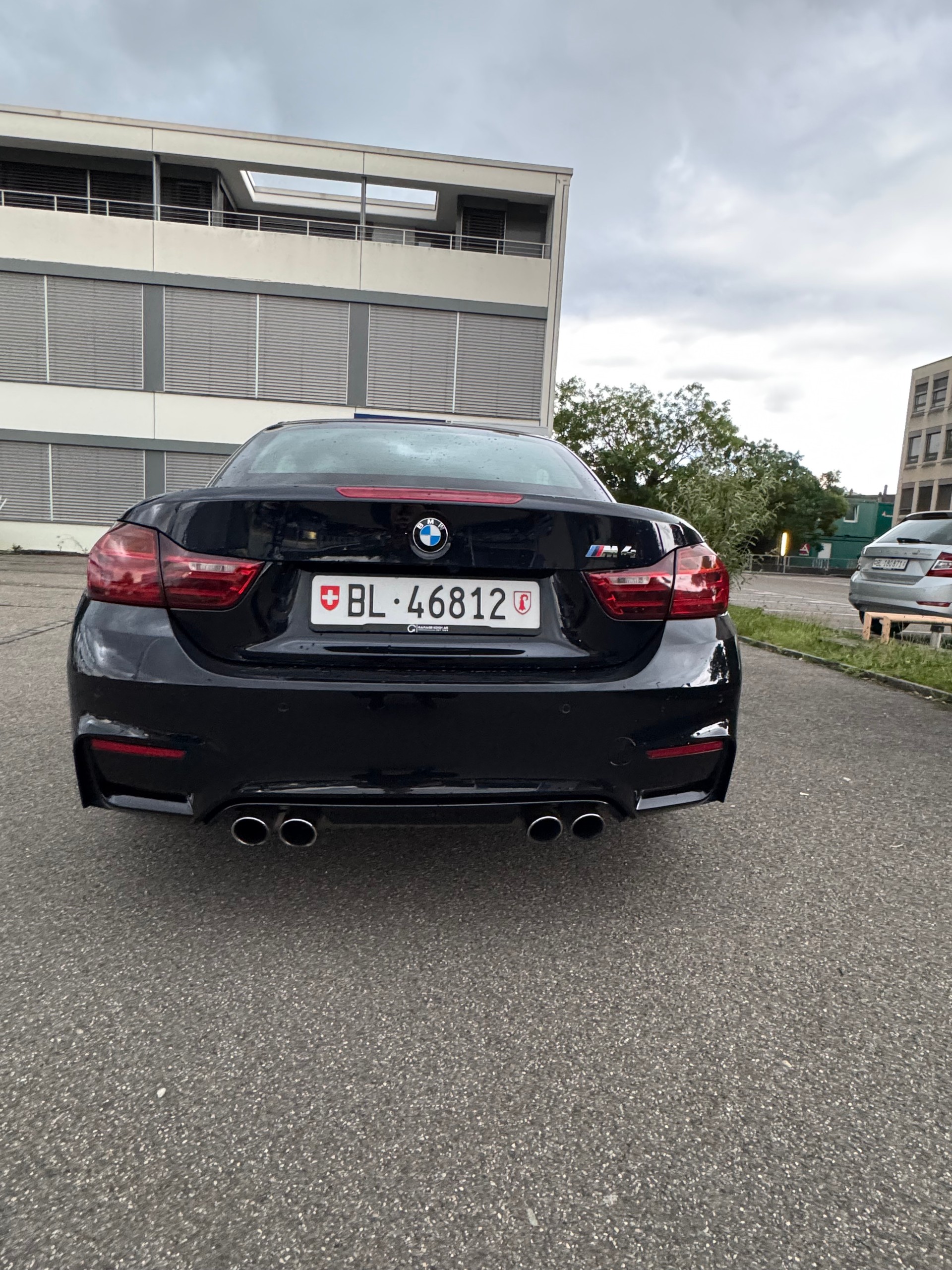 BMW M4-image-2