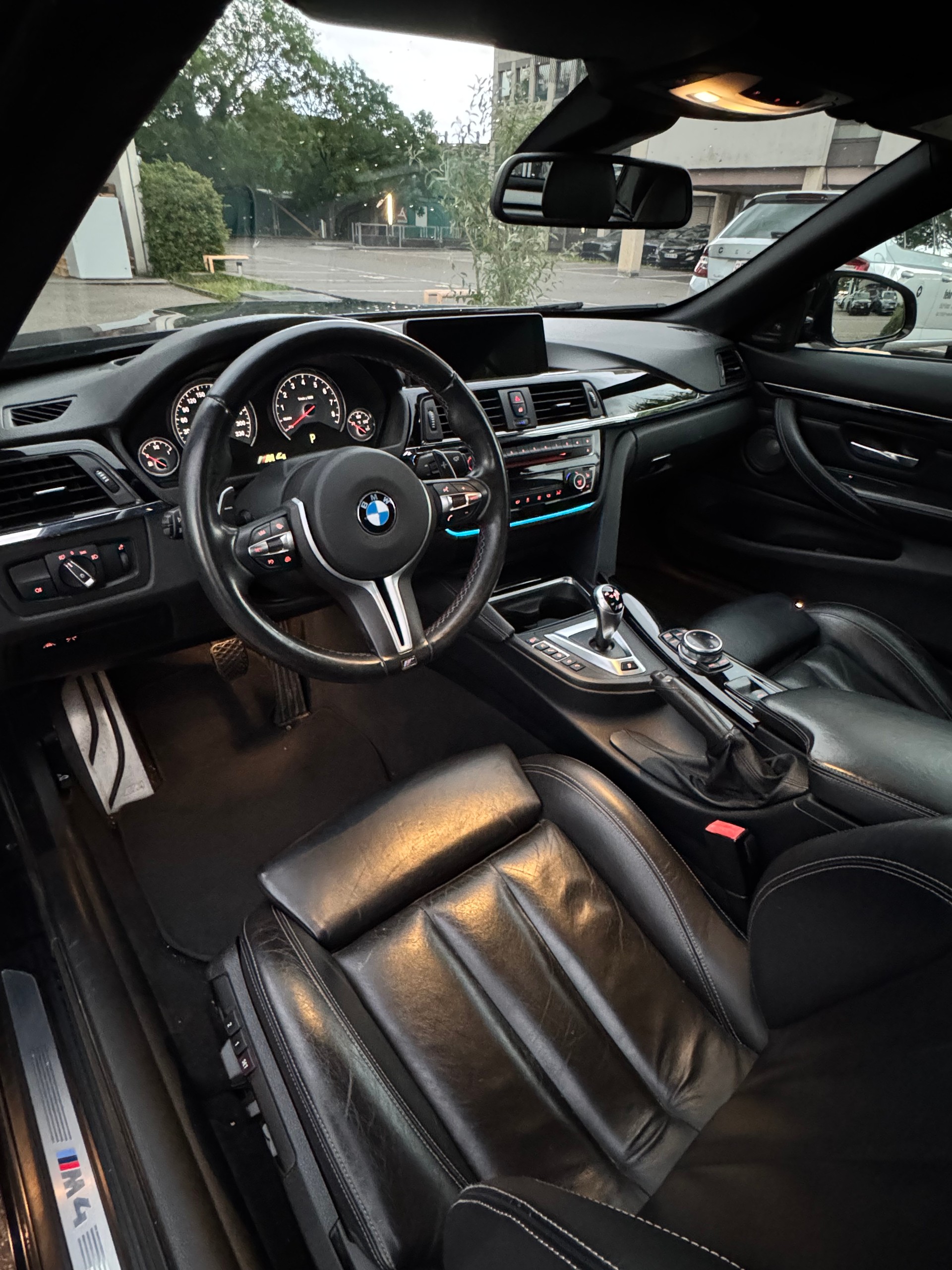 BMW M4-image-4