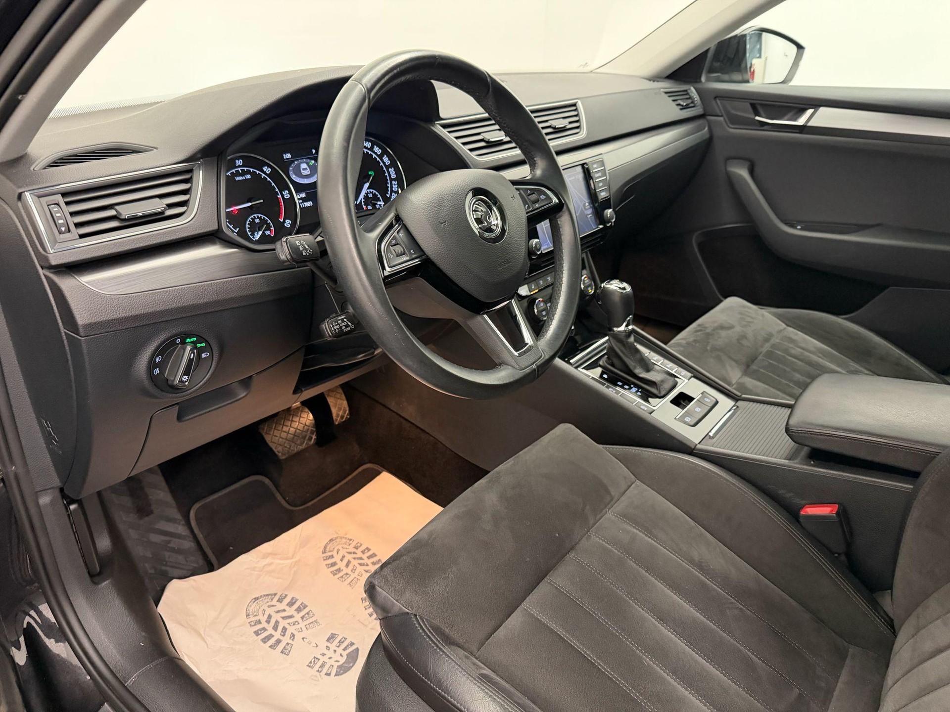 SKODA Superb Combi 2.0 TDI 190 Style 4x4 DSG-image-9