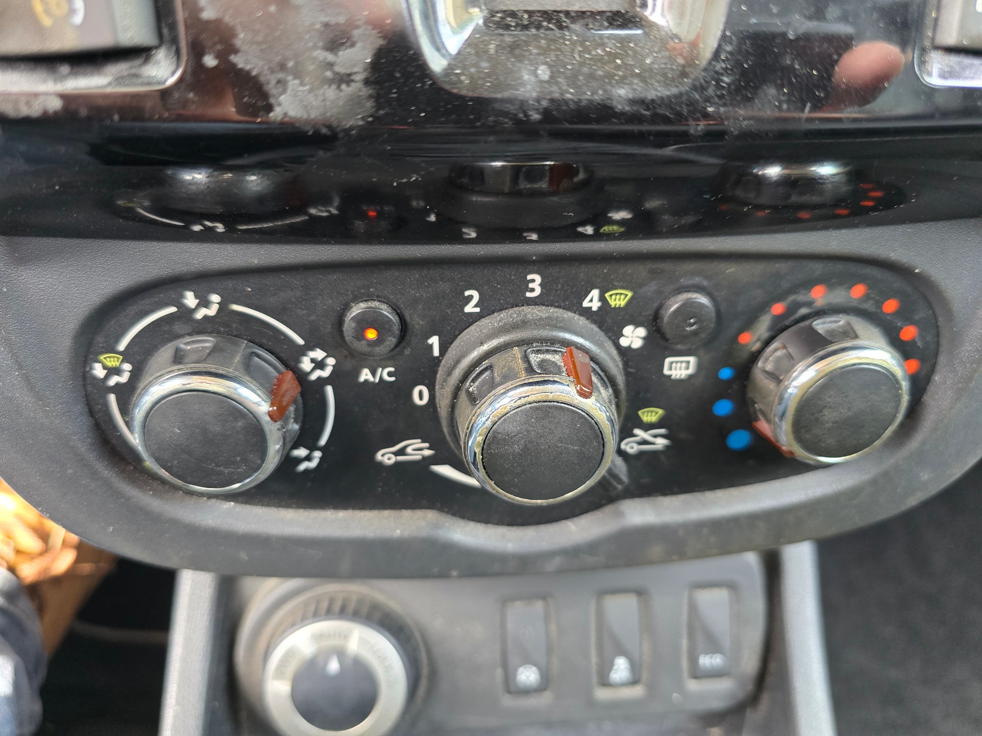DACIA Duster 1.2 T Ambiance 4x4-image-14