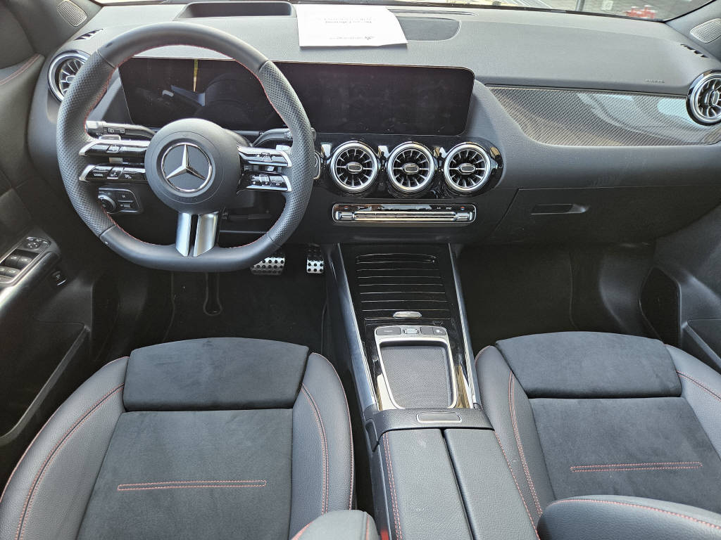 MERCEDES-BENZ GLA 250 4Matic AMG Line Swiss Star-image-6