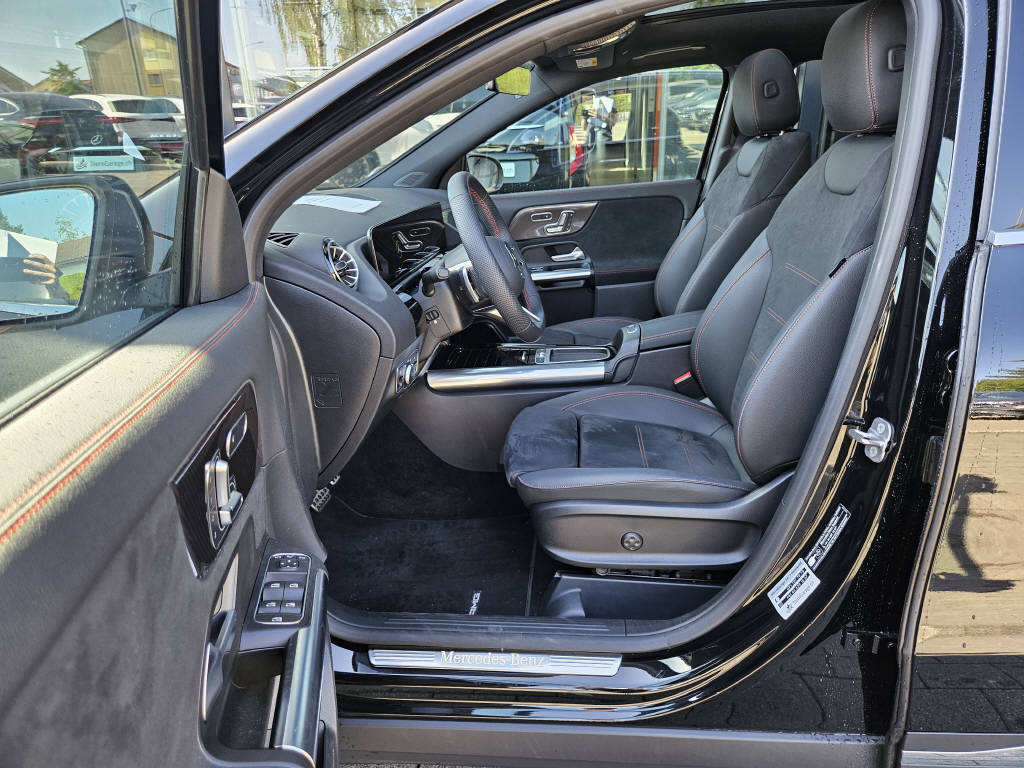 MERCEDES-BENZ GLA 250 4Matic AMG Line Swiss Star-image-5