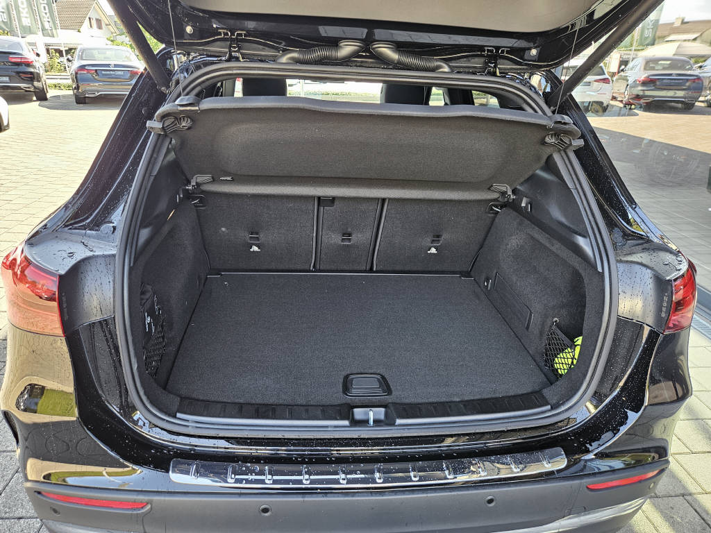 MERCEDES-BENZ GLA 250 4Matic AMG Line Swiss Star-image-3