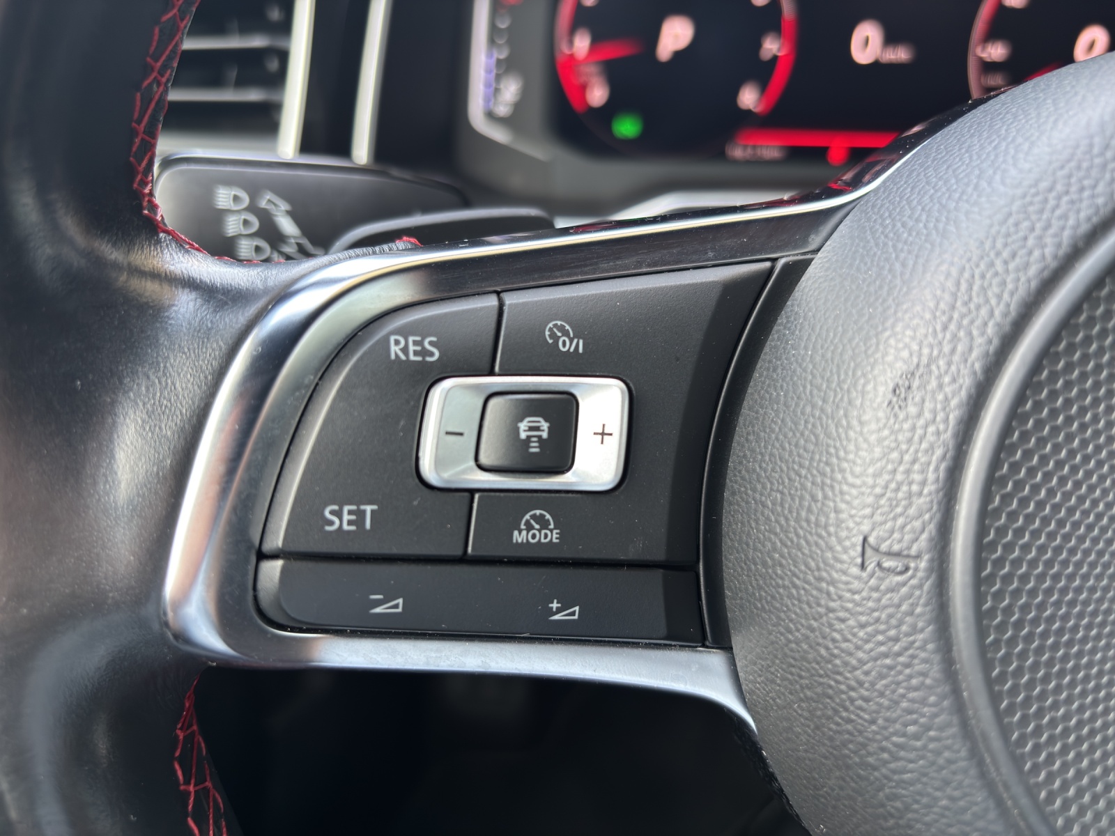 VW Polo 2.0 TSI GTI DSG mit Navi & Winterräder-image-12