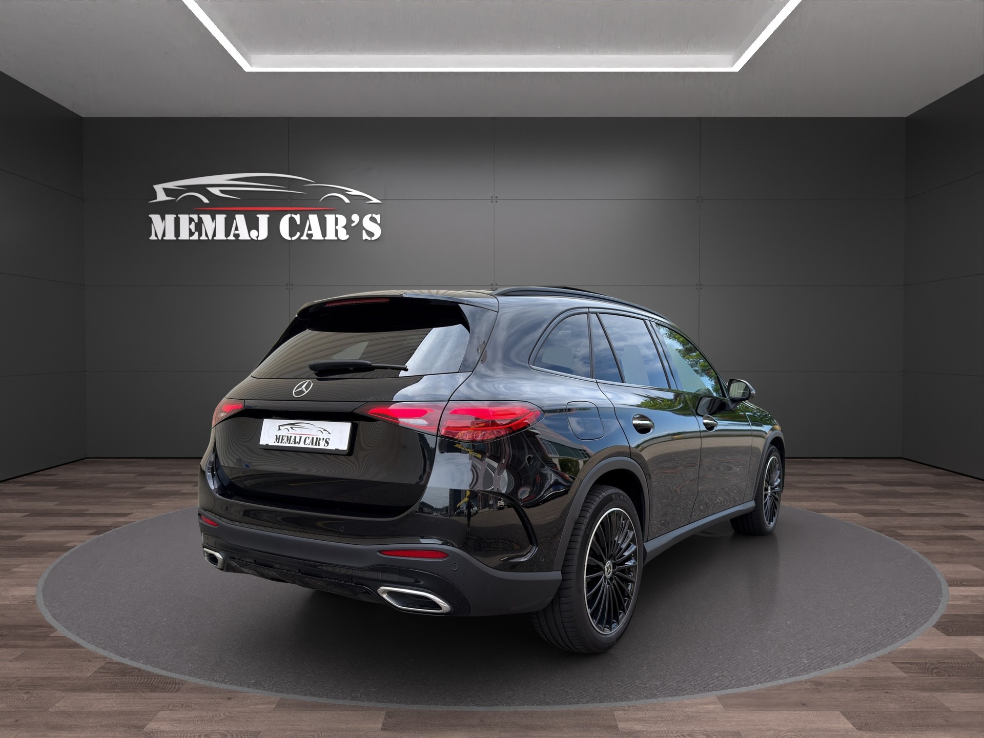 MERCEDES-BENZ GLC 220 d AMG Line Plus 4Matic 9G-Tronic Pano/AHK-image-4