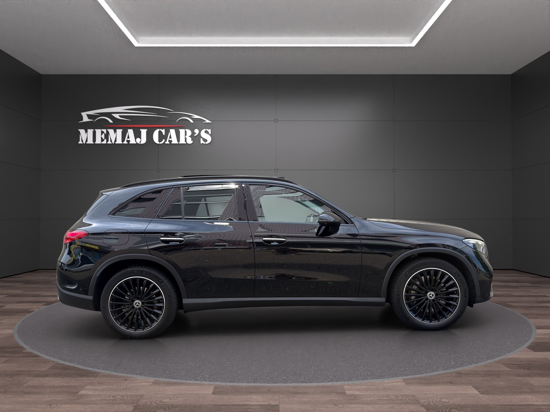 MERCEDES-BENZ GLC 220 d AMG Line Plus 4Matic 9G-Tronic Pano/AHK-image-3