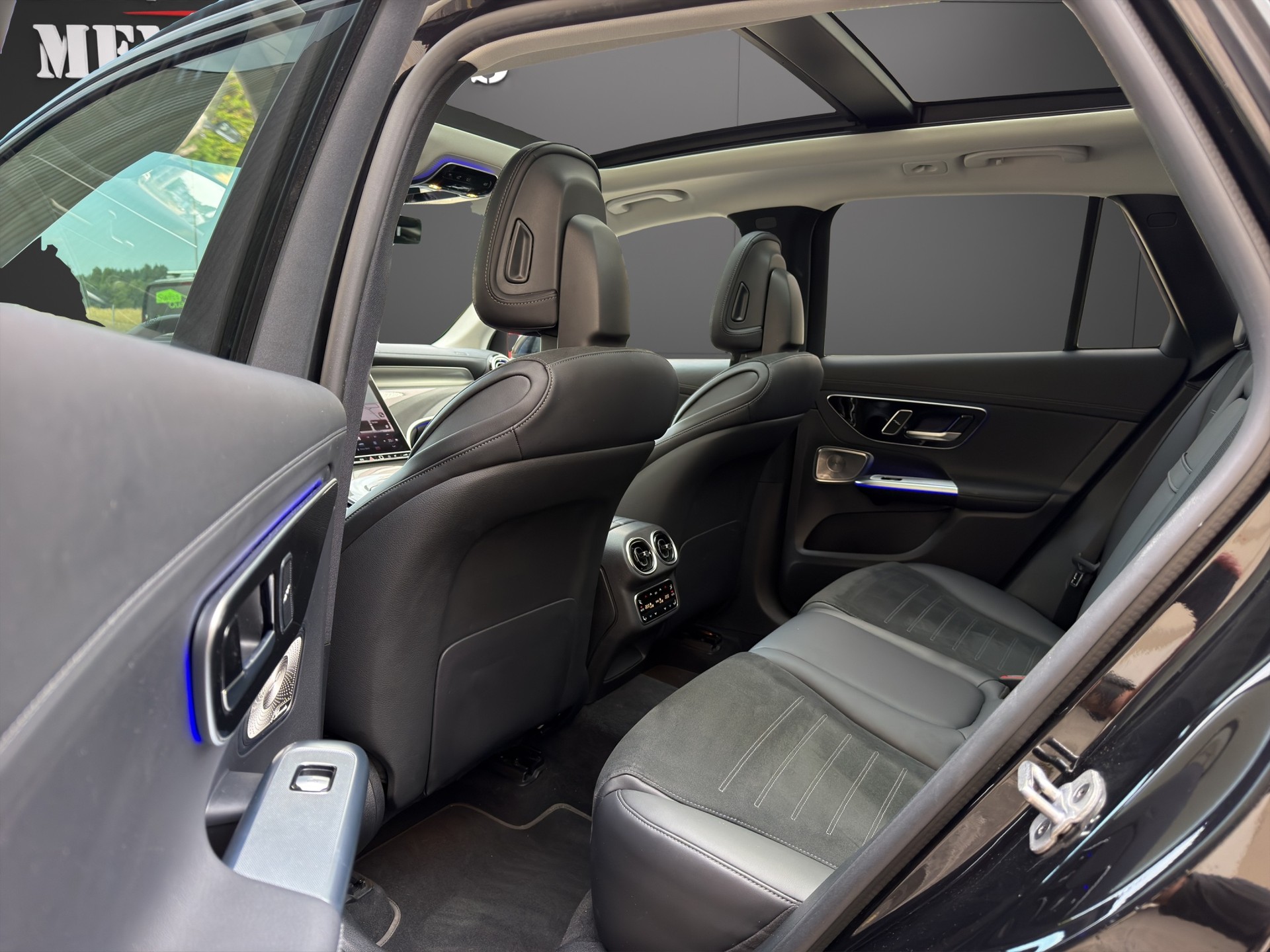 MERCEDES-BENZ GLC 220 d AMG Line Plus 4Matic 9G-Tronic Pano/AHK-image-9