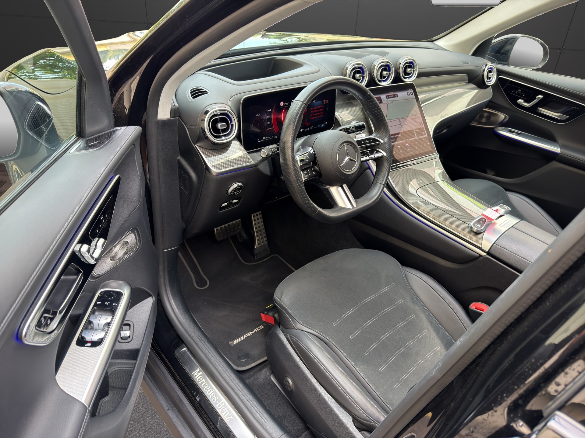 MERCEDES-BENZ GLC 220 d AMG Line Plus 4Matic 9G-Tronic Pano/AHK-image-8
