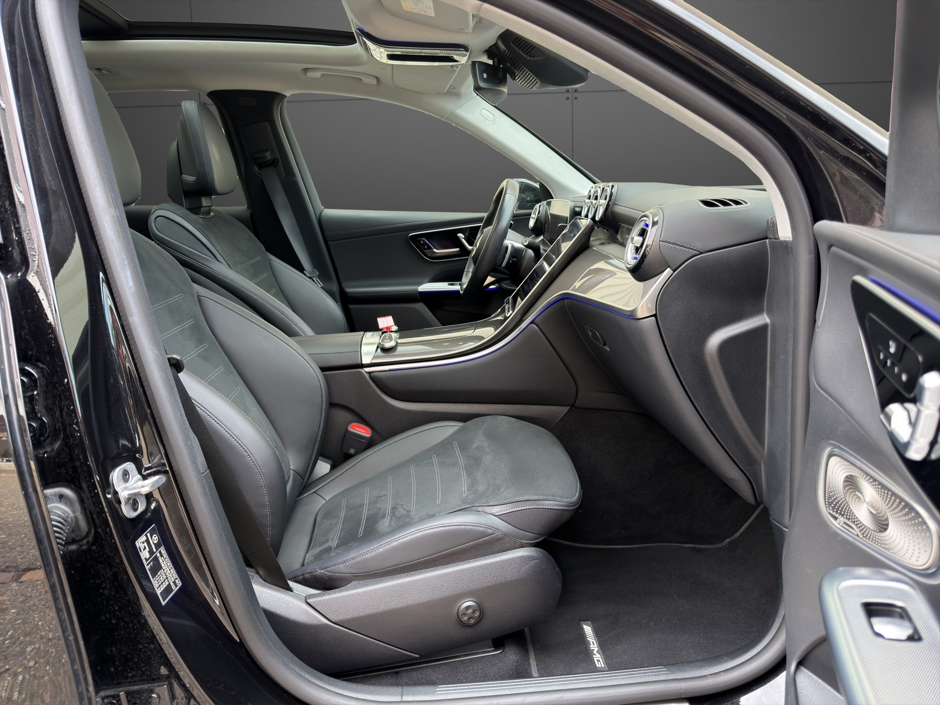 MERCEDES-BENZ GLC 220 d AMG Line Plus 4Matic 9G-Tronic Pano/AHK-image-12