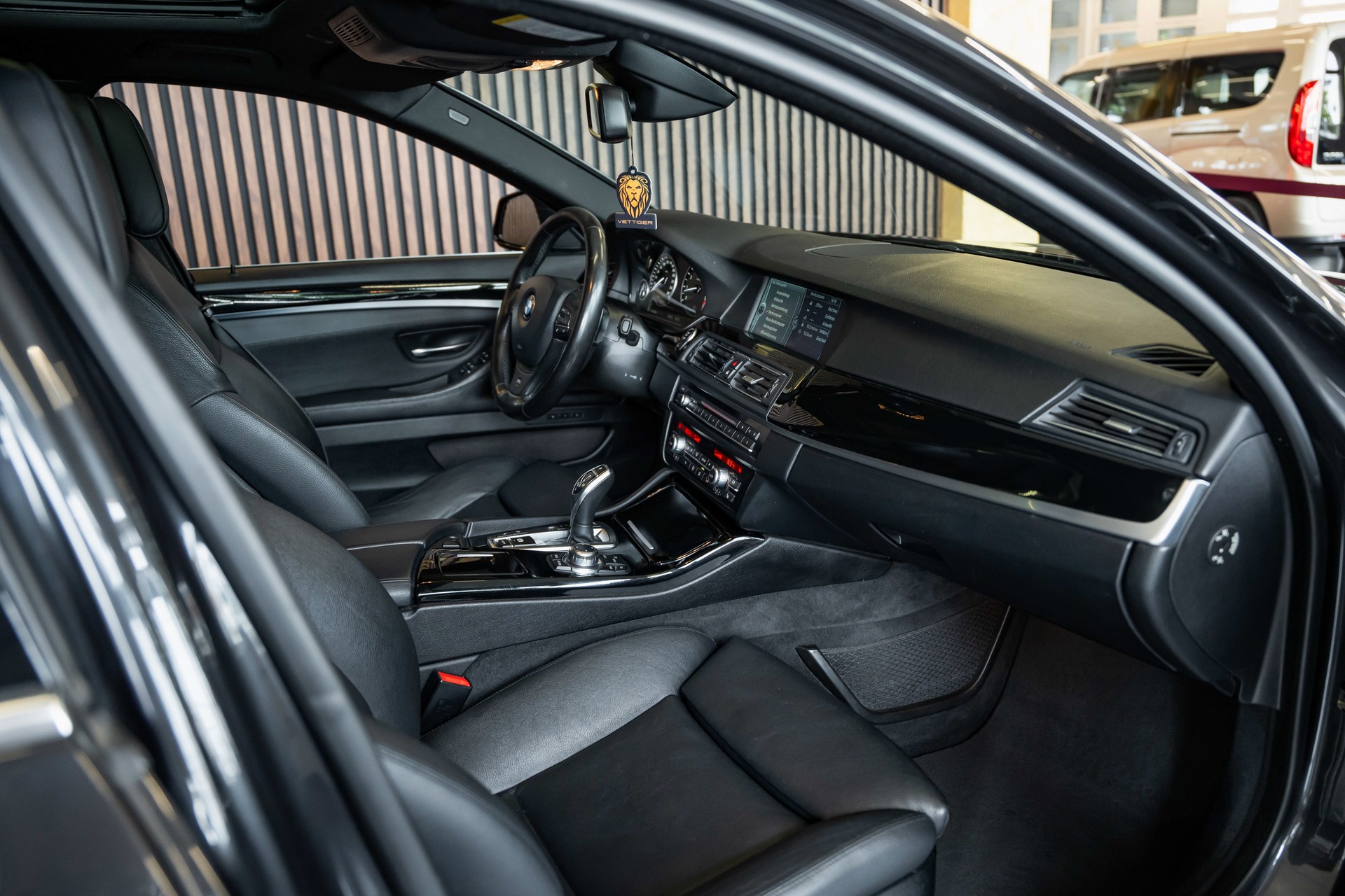 BMW 535i xDrive Touring Steptronic M-Sportpaket-image-14