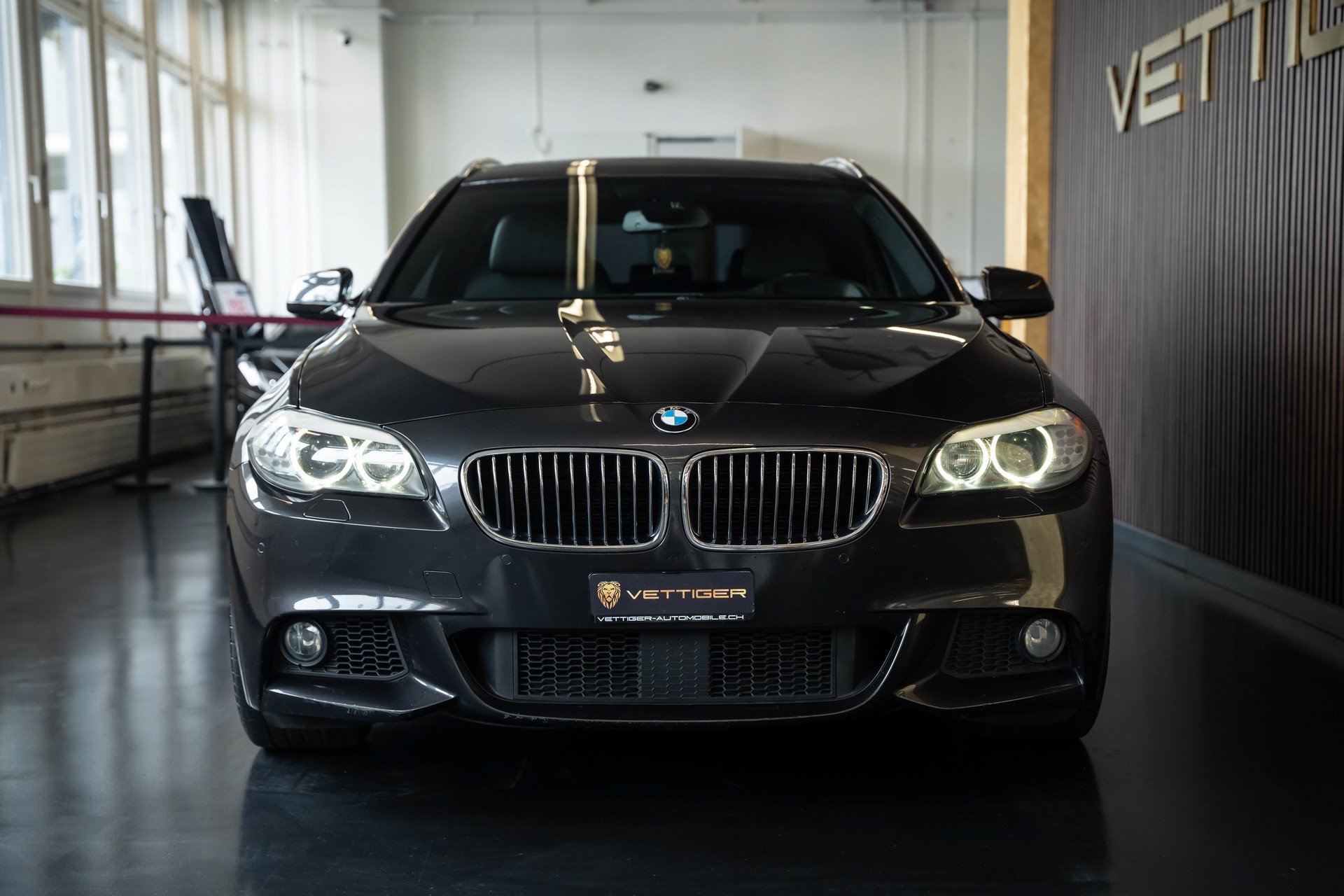BMW 535i xDrive Touring Steptronic M-Sportpaket-showroom-element-1