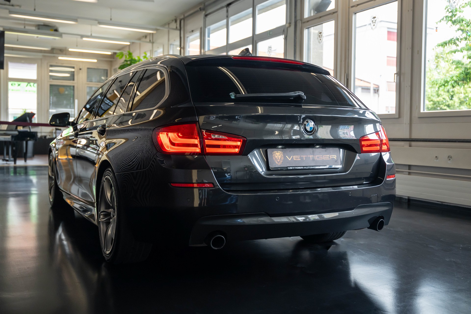 BMW 535i xDrive Touring Steptronic M-Sportpaket-showroom-element-3