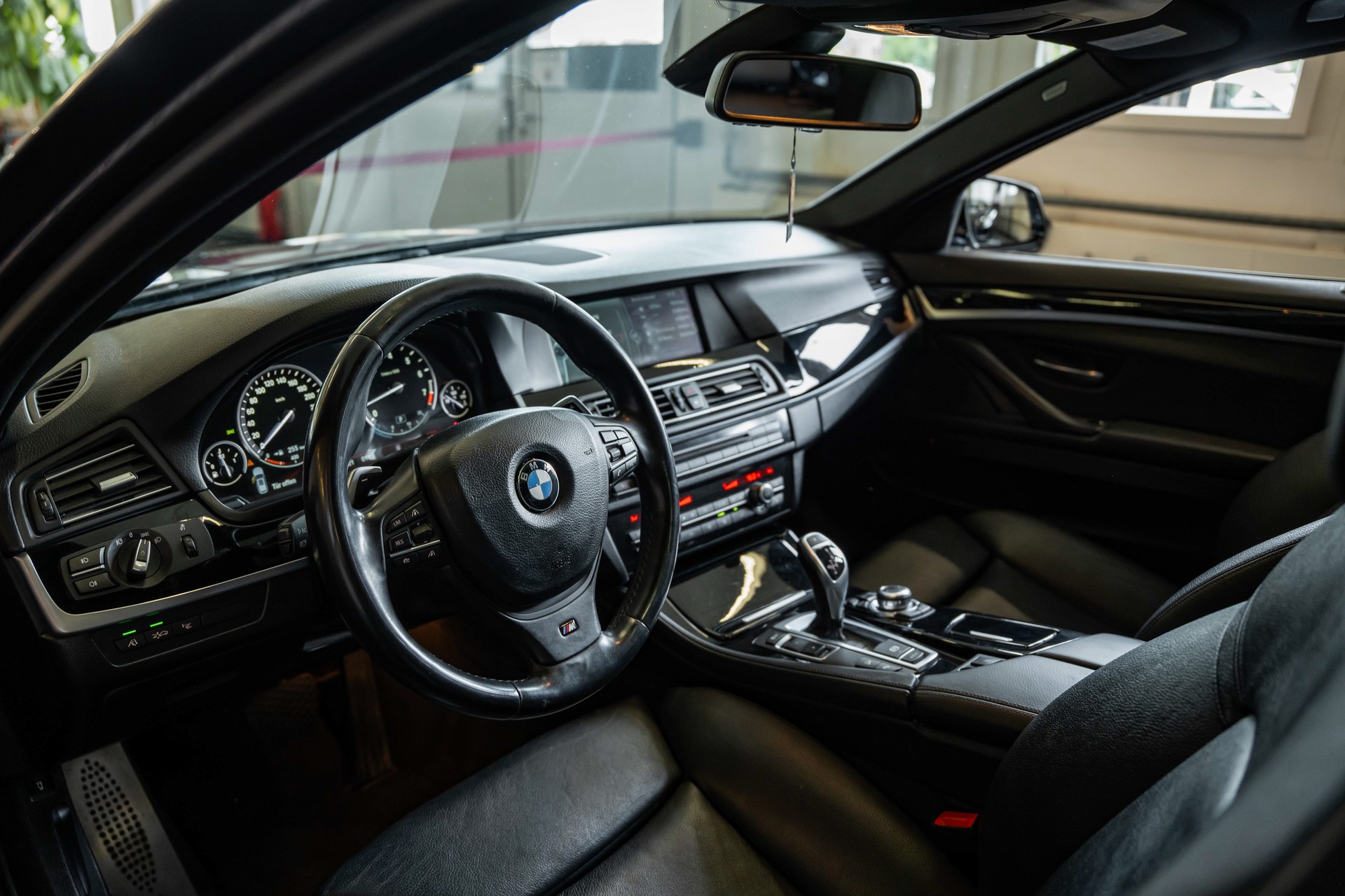 BMW 535i xDrive Touring Steptronic M-Sportpaket-image-12