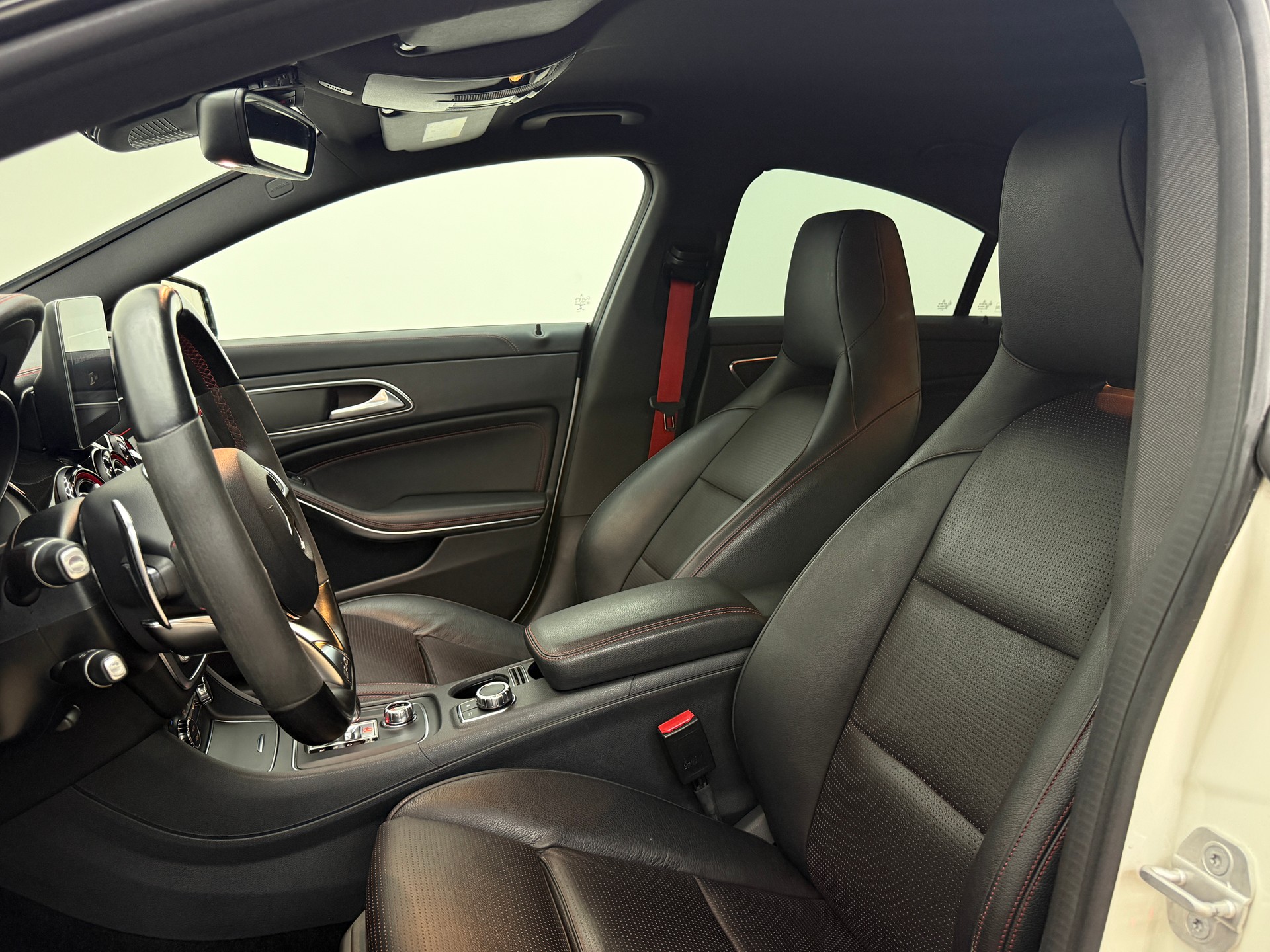MERCEDES-BENZ CLA 45 AMG 4Matic Speedshift-image-19