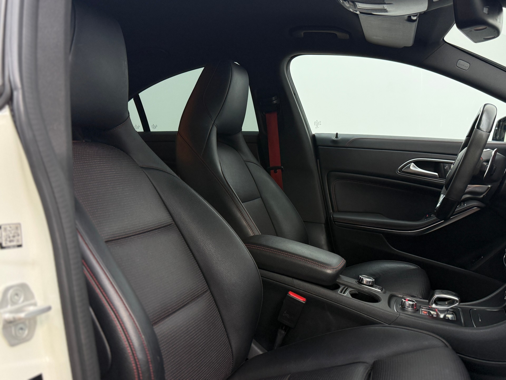 MERCEDES-BENZ CLA 45 AMG 4Matic Speedshift-image-21