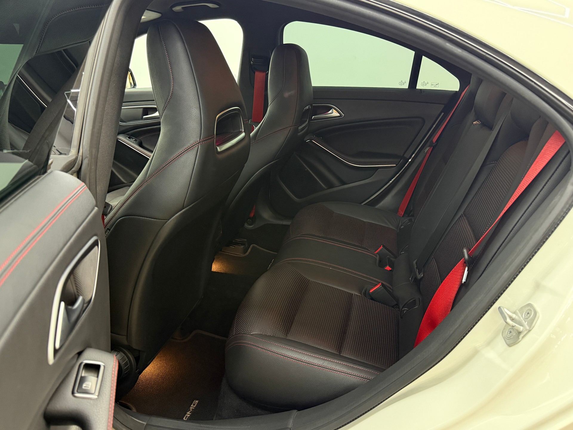 MERCEDES-BENZ CLA 45 AMG 4Matic Speedshift-image-22