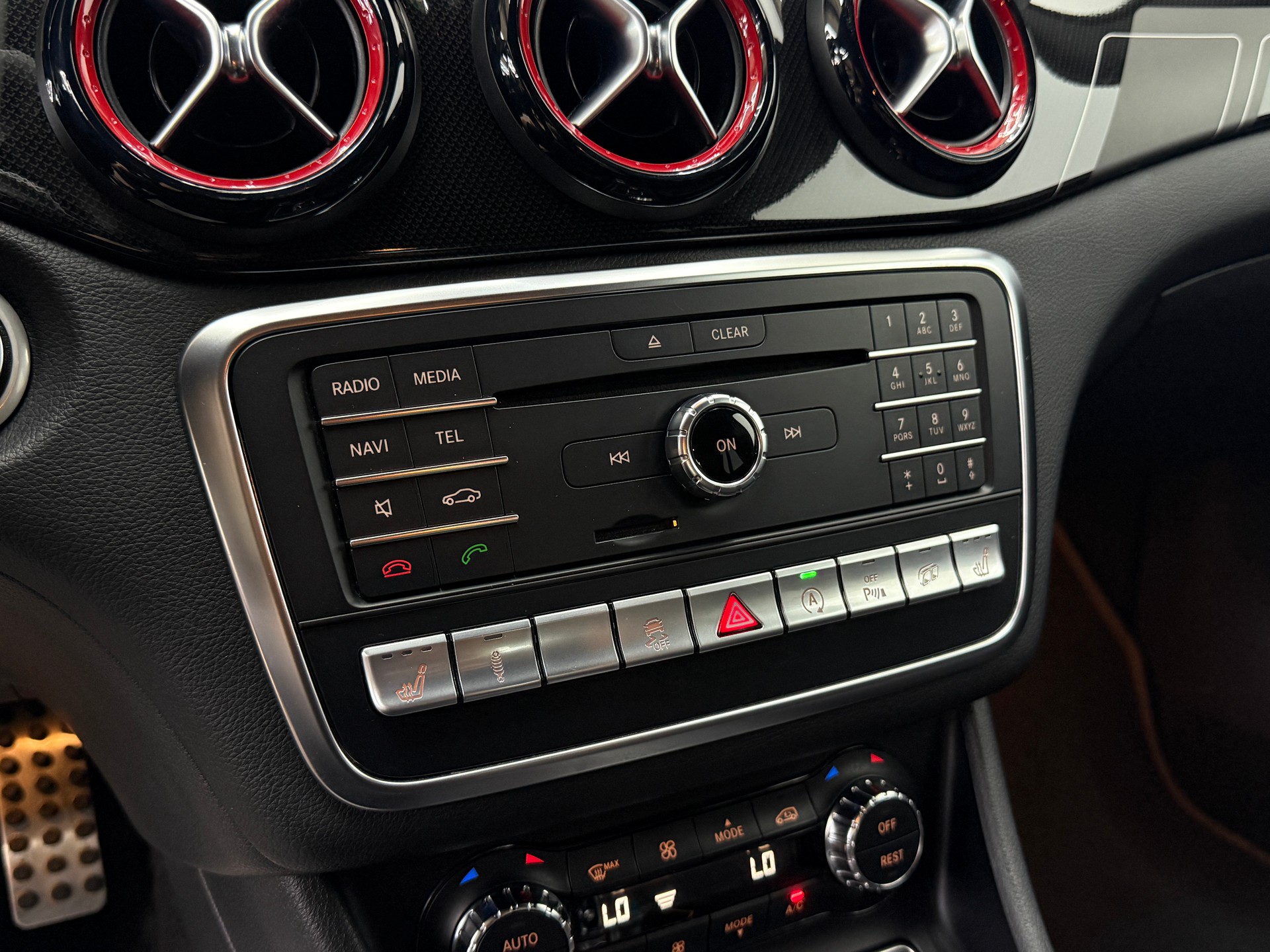 MERCEDES-BENZ CLA 45 AMG 4Matic Speedshift-image-28