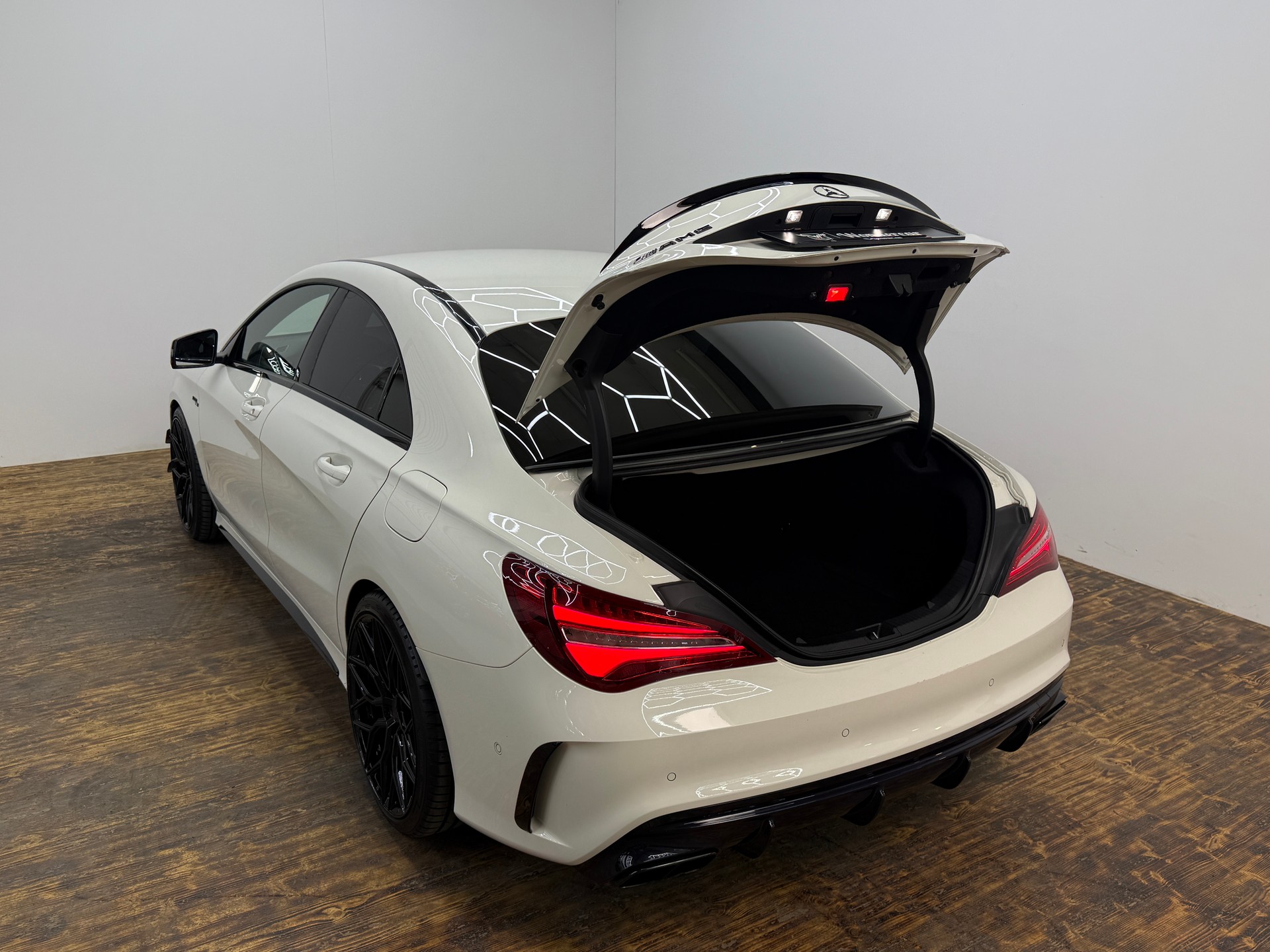 MERCEDES-BENZ CLA 45 AMG 4Matic Speedshift-image-23