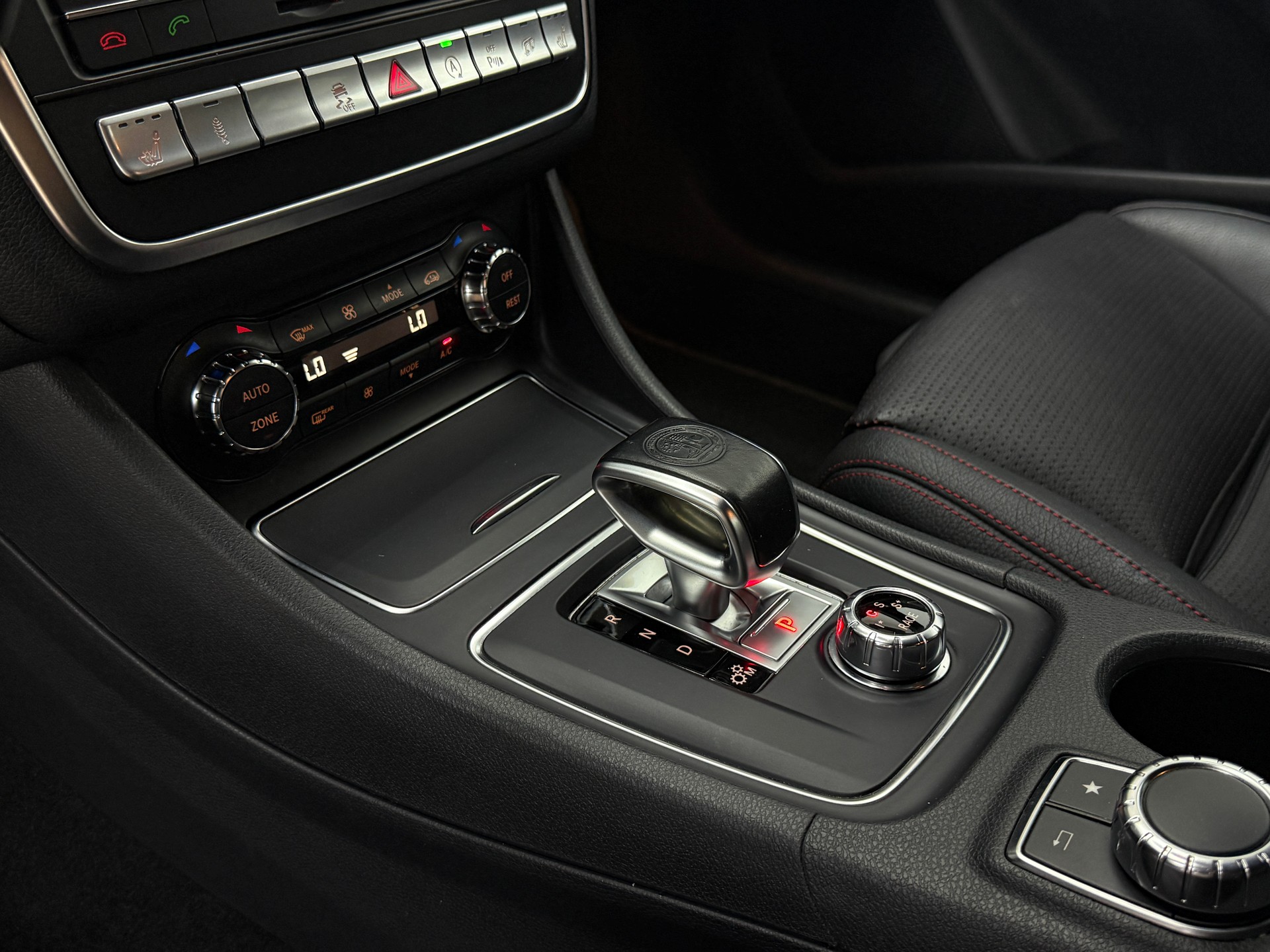 MERCEDES-BENZ CLA 45 AMG 4Matic Speedshift-image-27