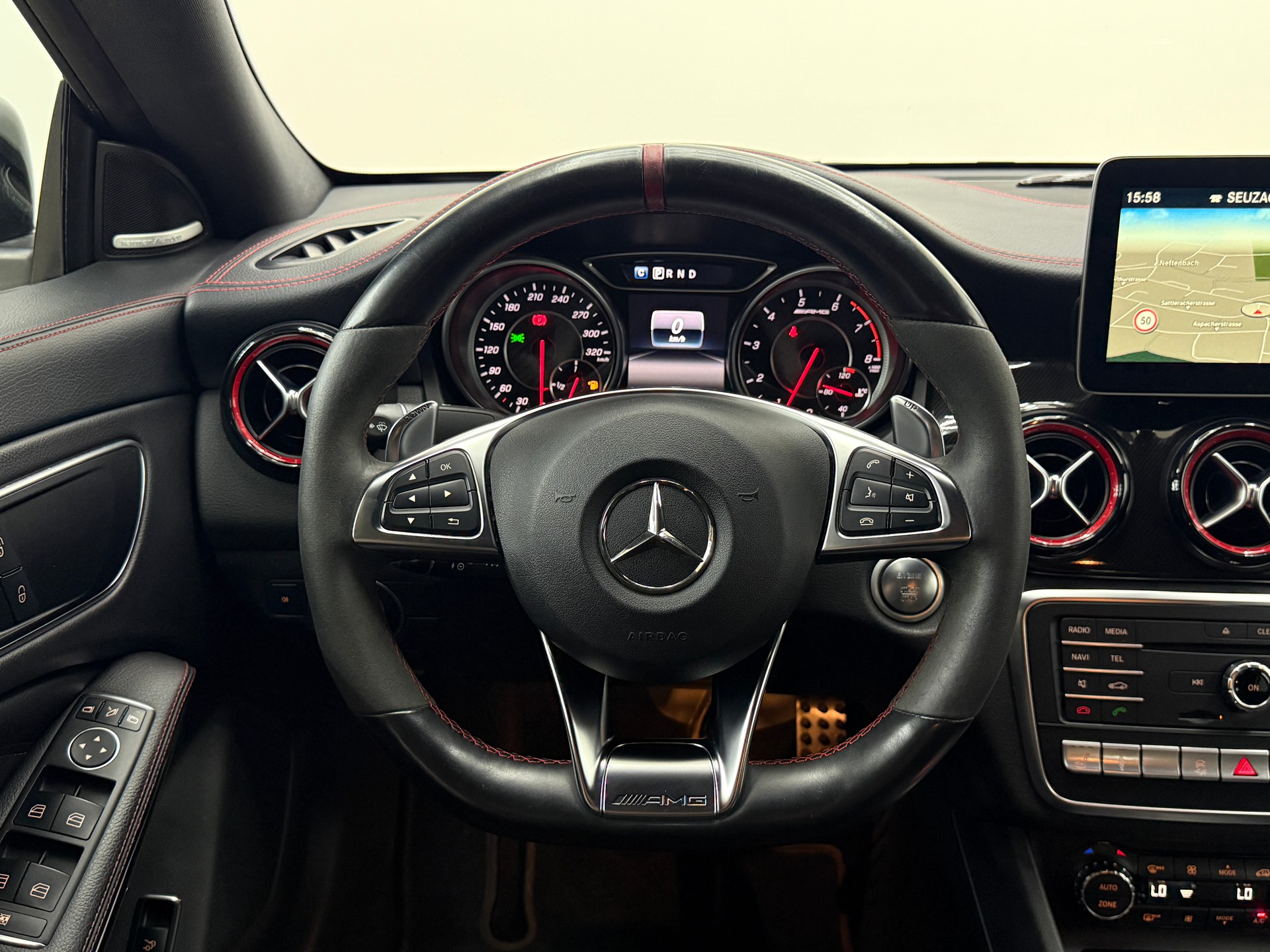 MERCEDES-BENZ CLA 45 AMG 4Matic Speedshift-image-26