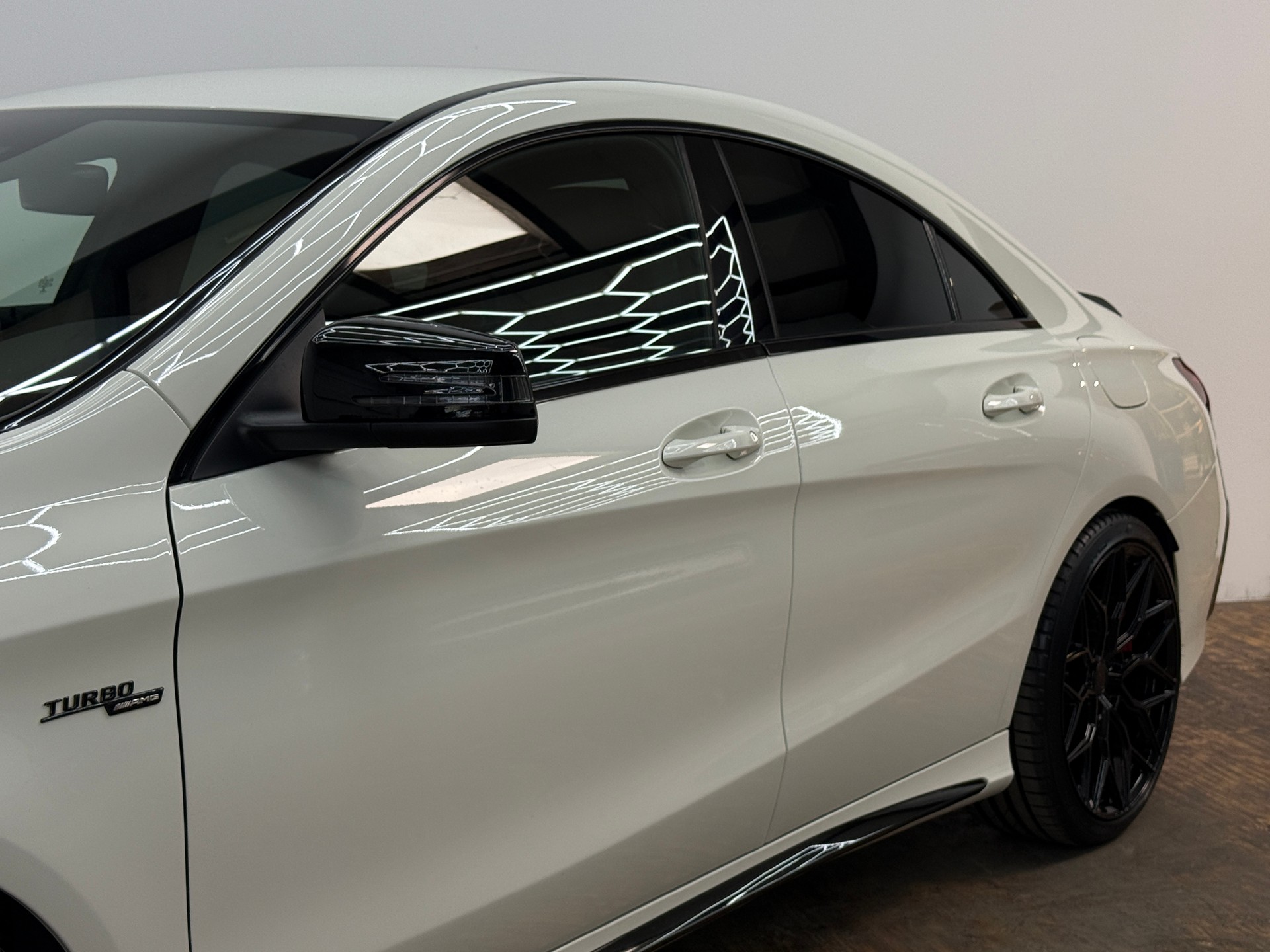 MERCEDES-BENZ CLA 45 AMG 4Matic Speedshift-image-6