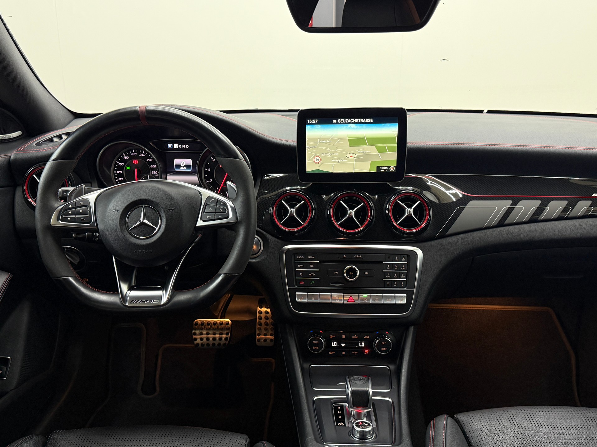 MERCEDES-BENZ CLA 45 AMG 4Matic Speedshift-image-25
