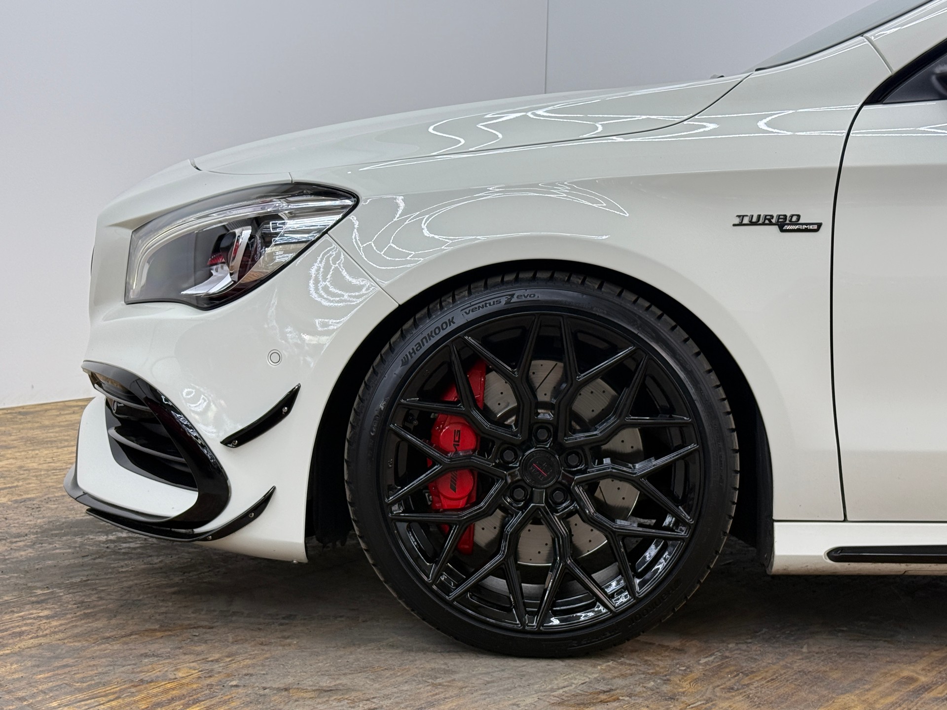 MERCEDES-BENZ CLA 45 AMG 4Matic Speedshift-image-5
