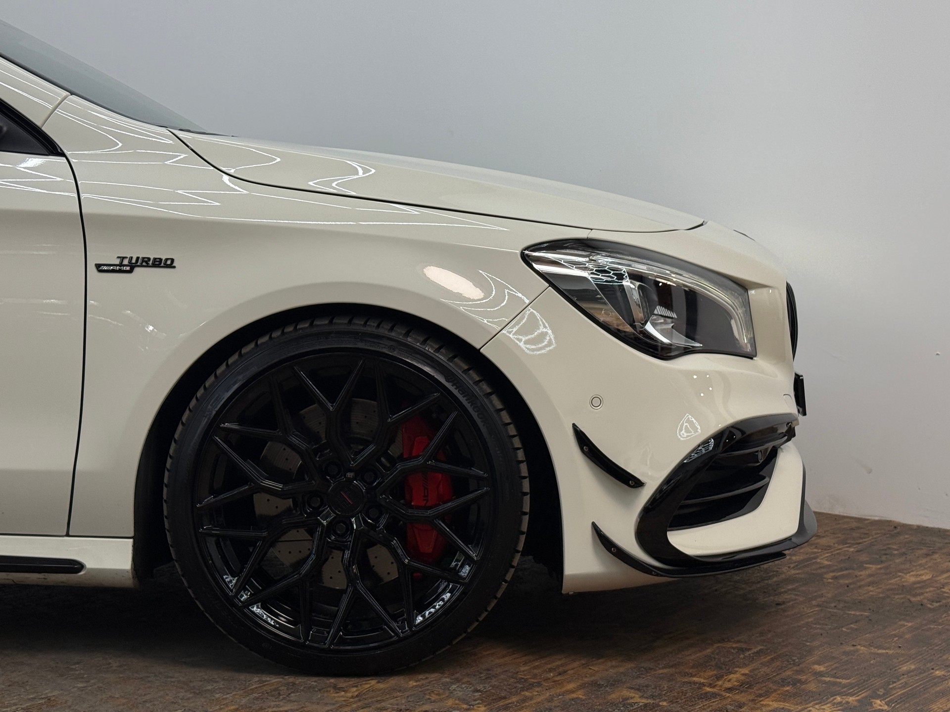 MERCEDES-BENZ CLA 45 AMG 4Matic Speedshift-image-17